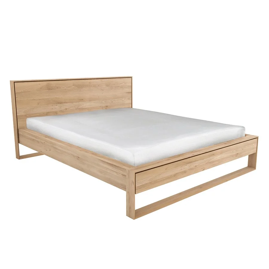 1051216-Ethnicraft-Eiche-Nordic-II-Bett-ohne-Lattenrost-Matratzengröße-160-200-184x219x95.jpg