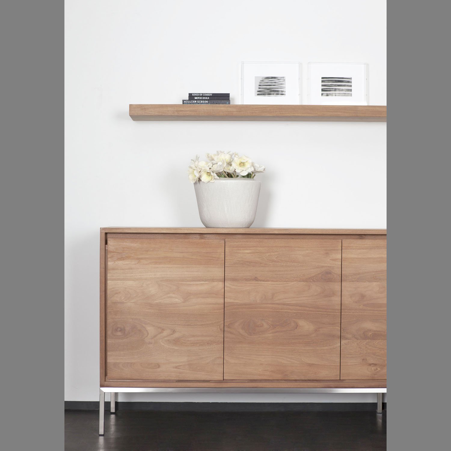 1015301-Ethnicraft-Teak-Sideboard-Essential-3-Türen-147X47X85_02.jpg