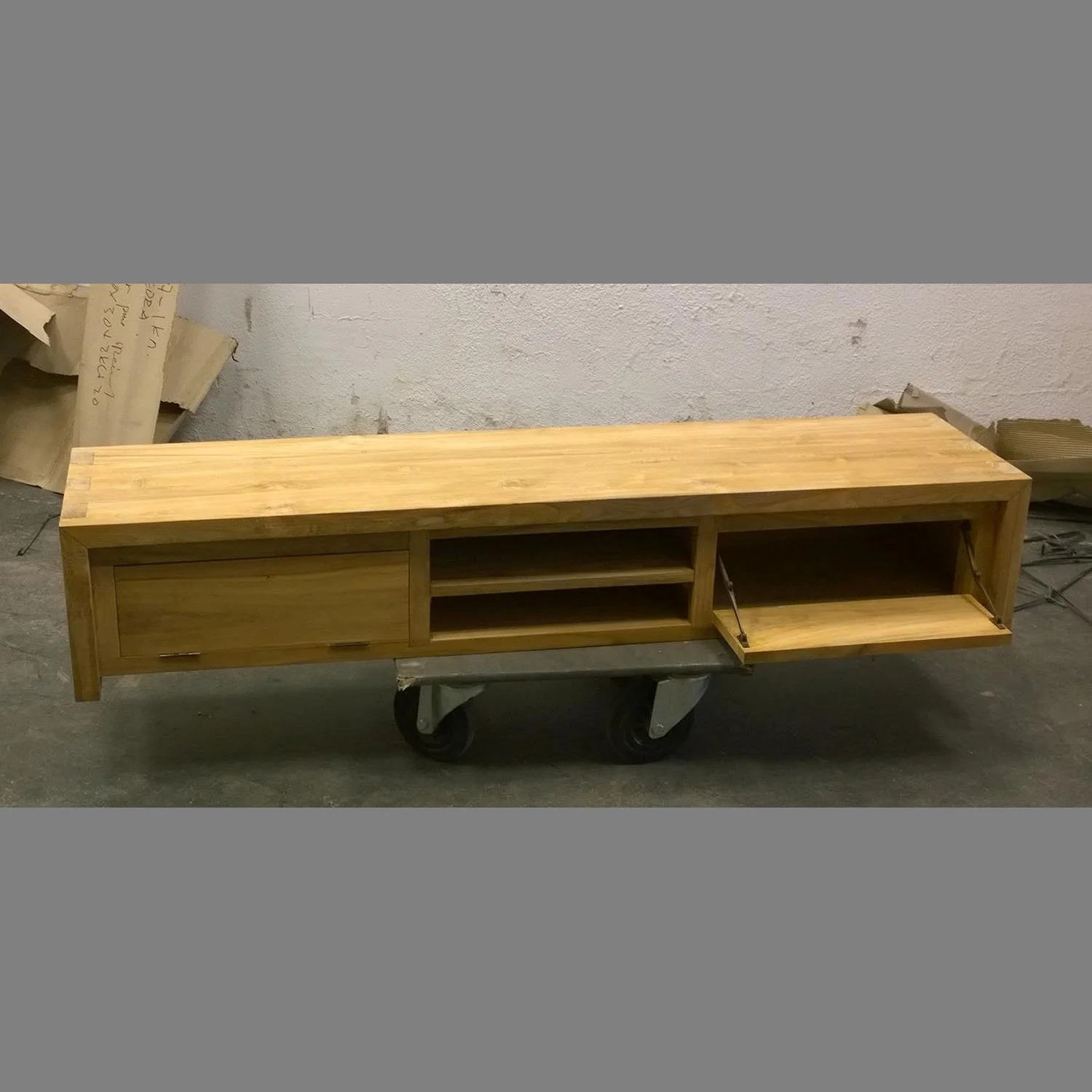 2015-TV-Sideboard-Friedenau-02.jpg