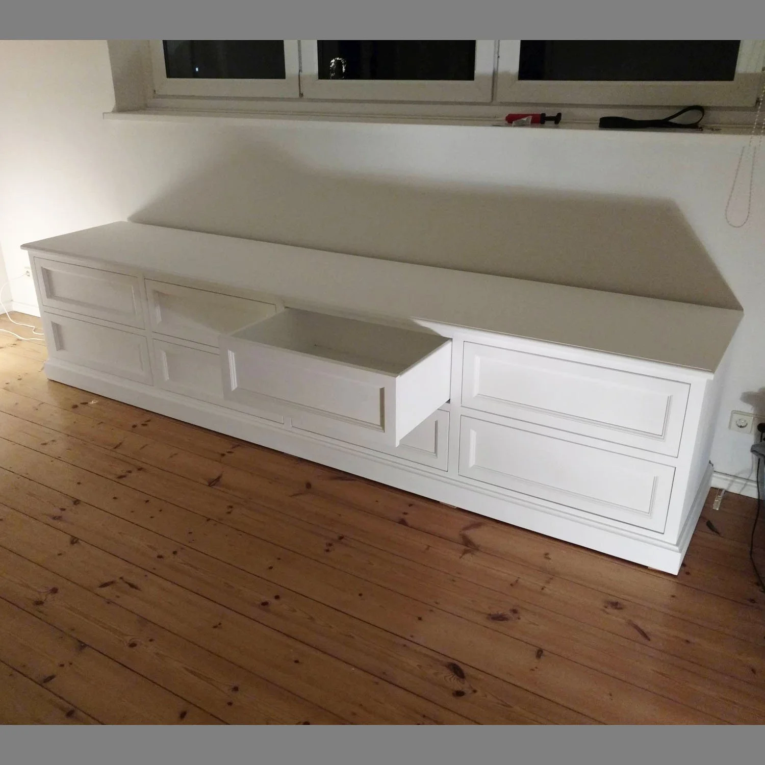 2017-Sideboard-mit-8-Schubladen-03.jpg