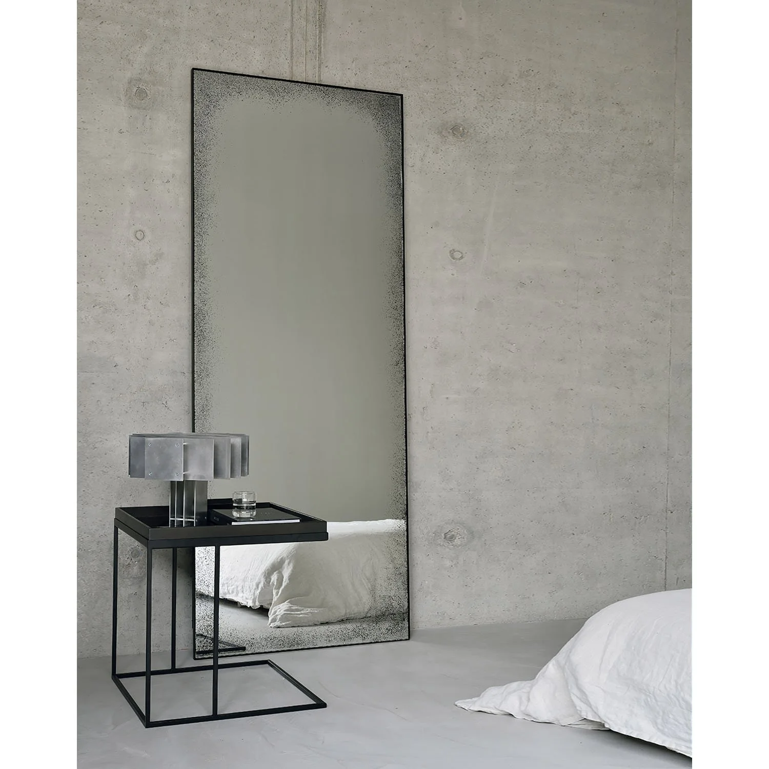 20674_Clear_floor_mirror_20793_Square_tray_side_table_20571_Clear_mirror_tray_WEB.jpg