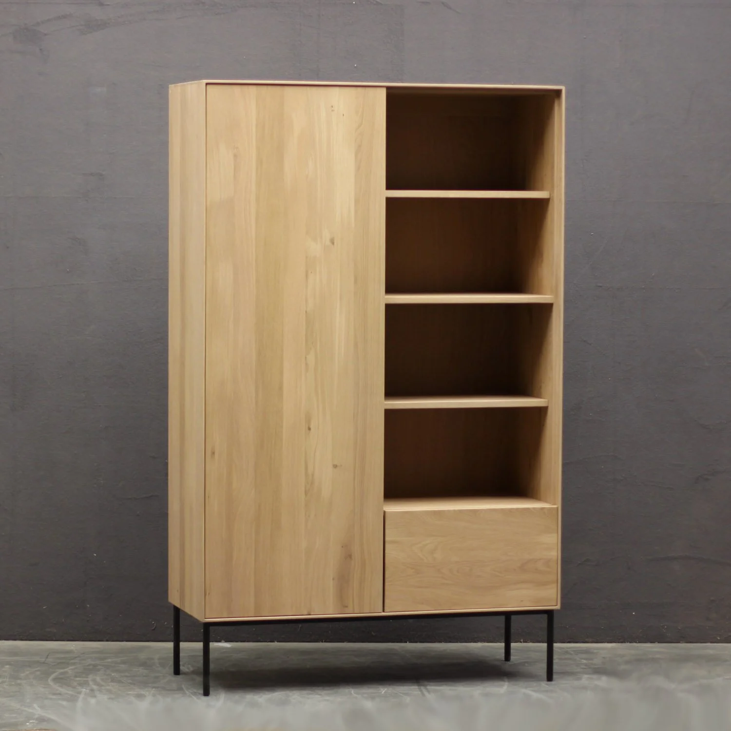 051469 Oak Whitebird storage cupboard _01.JPG