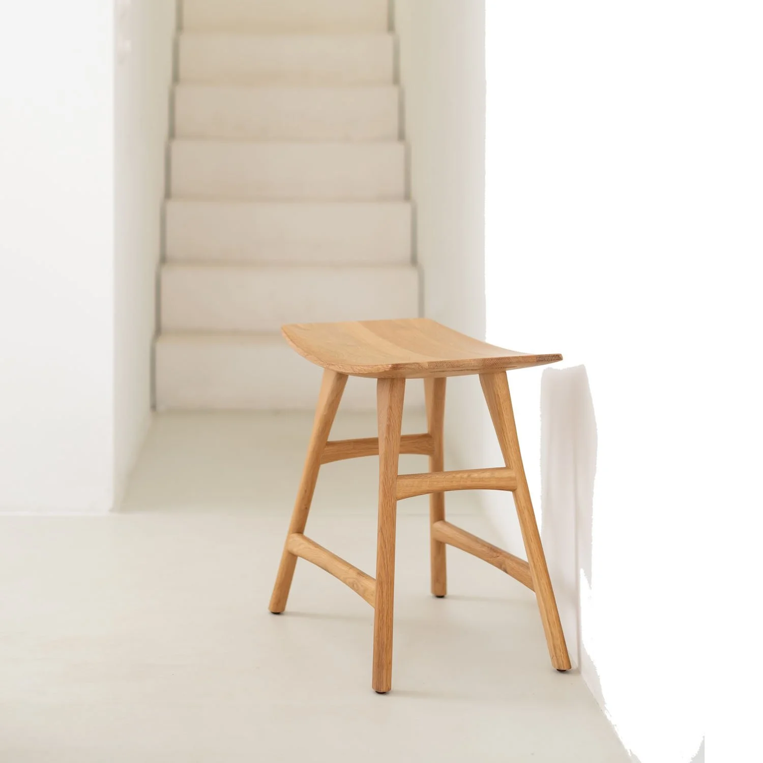 ethnicraft_1053033_Osso_stool_HQ.jpg