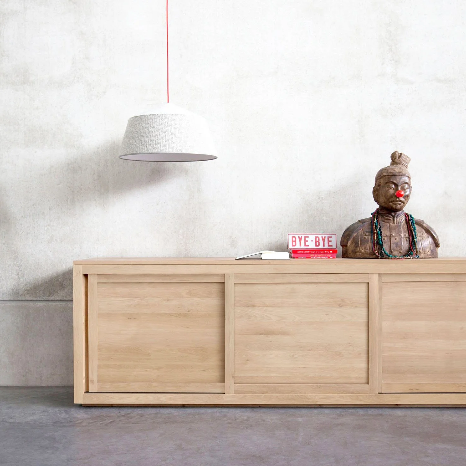 1051162-Ethnicraft-Eiche-Sideboard-Pure-3-Schiebetüren-200x47x80_02.jpg