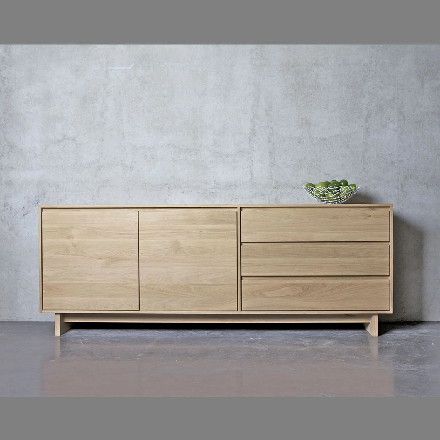 1051451-Ethnicraft-Eiche-Sideboard-Wave-_01.jpg
