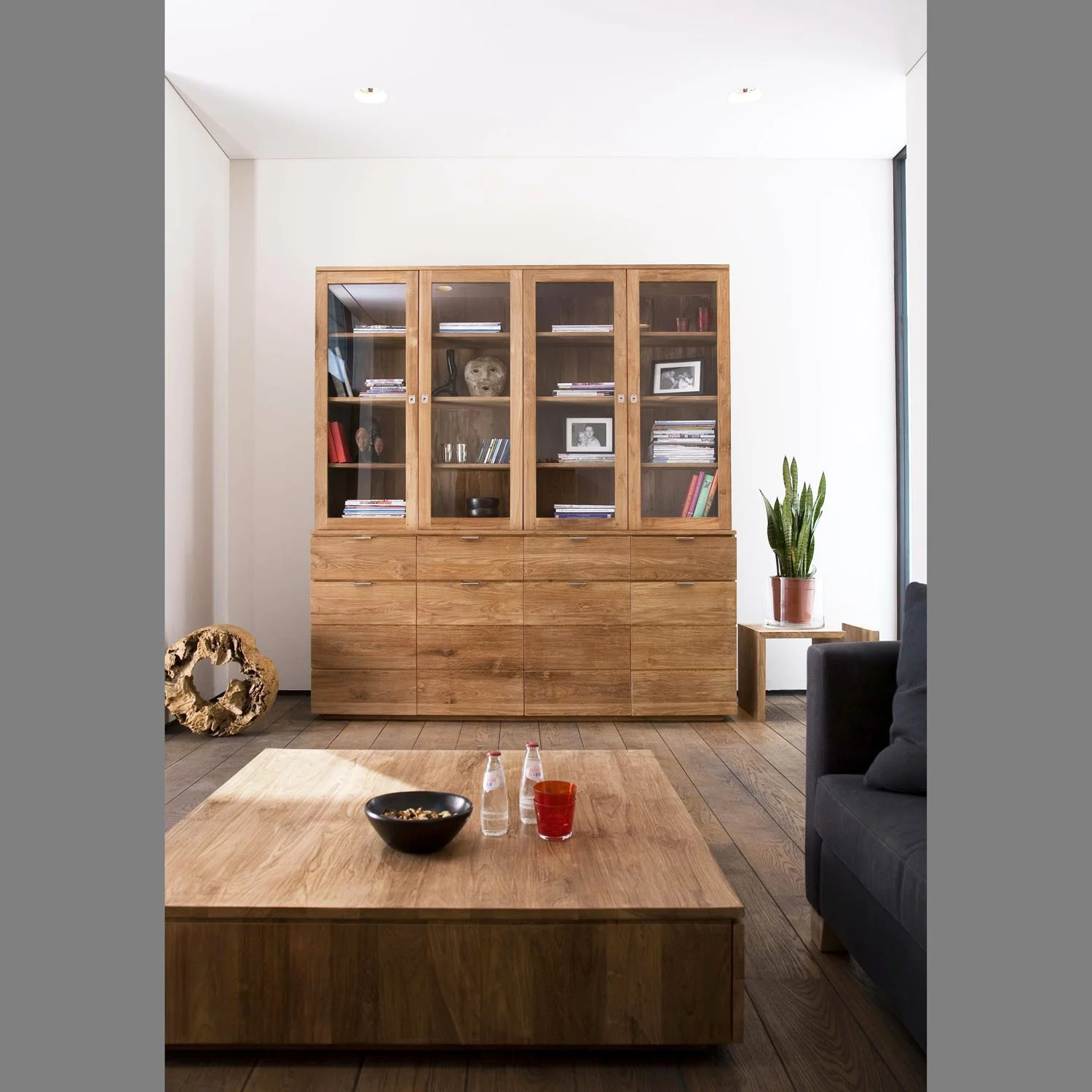 1011002-Ethnicraft-Teak-Schrank-Groove-8-Türen-4-Schubladen-200x35-45x217,5_02.jpg