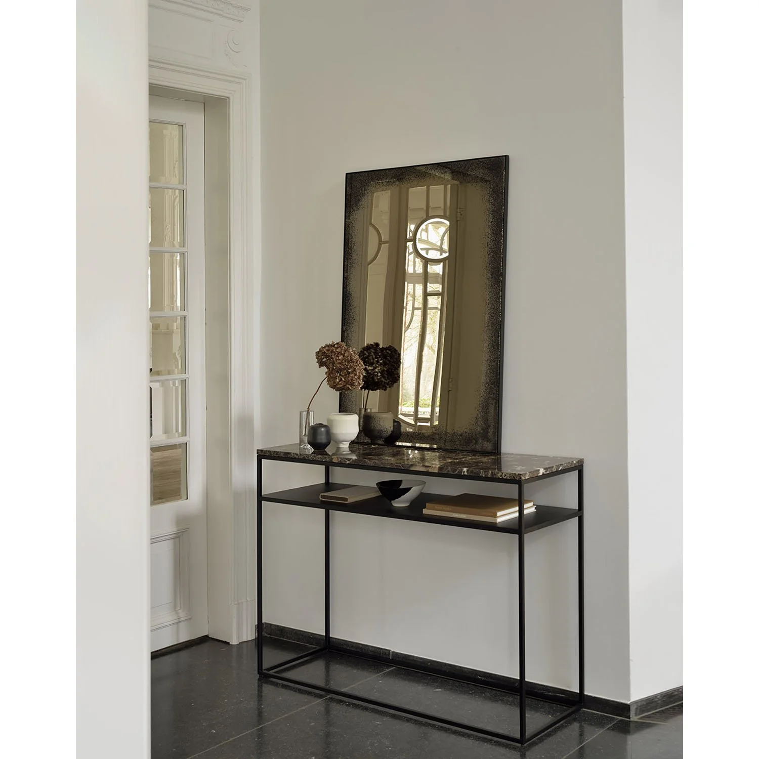 20677_Bronze_wall_mirror_60094_Stone_console_dark_emperador_WEB.jpg
