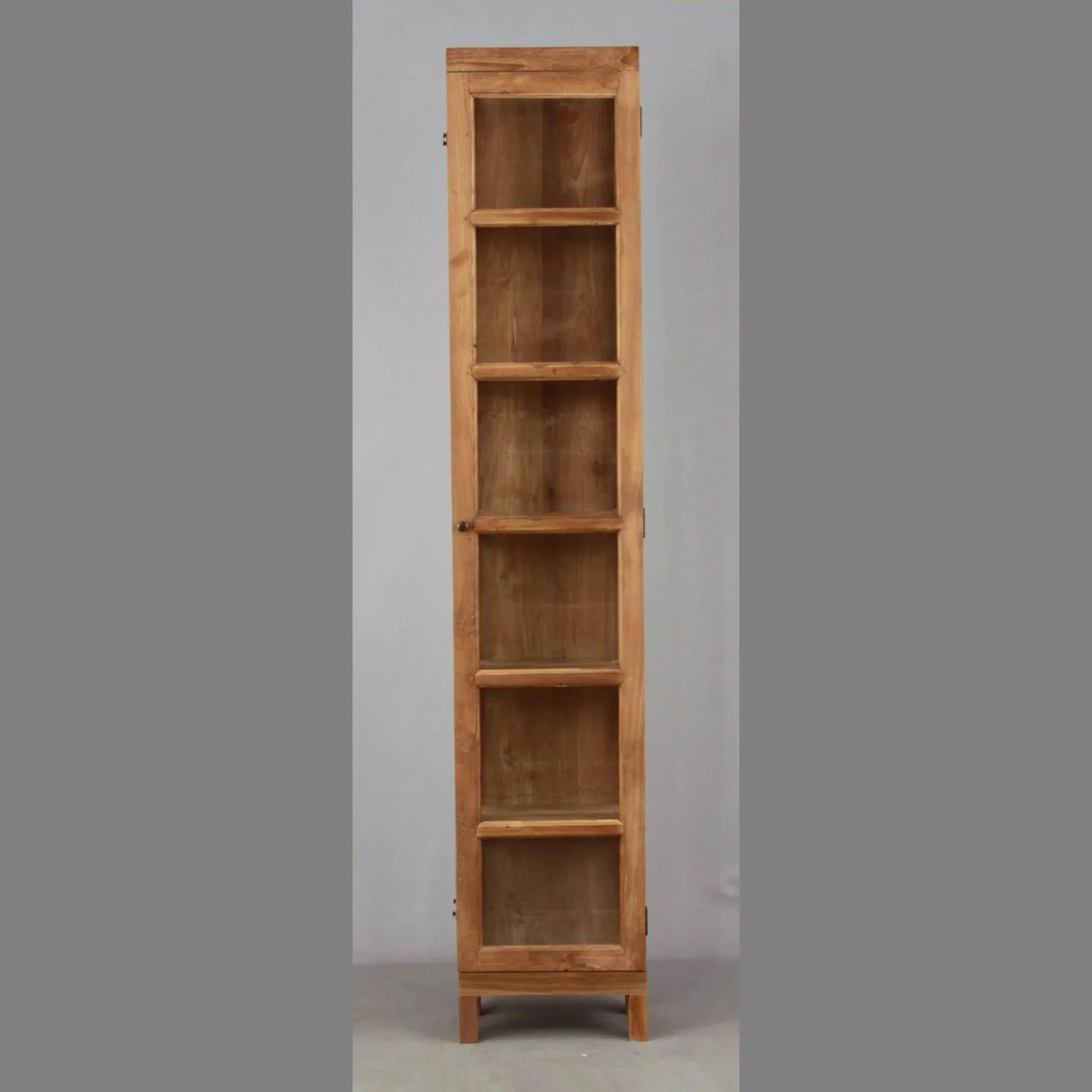 OT-Design-schmale-Vitrine-02.jpg