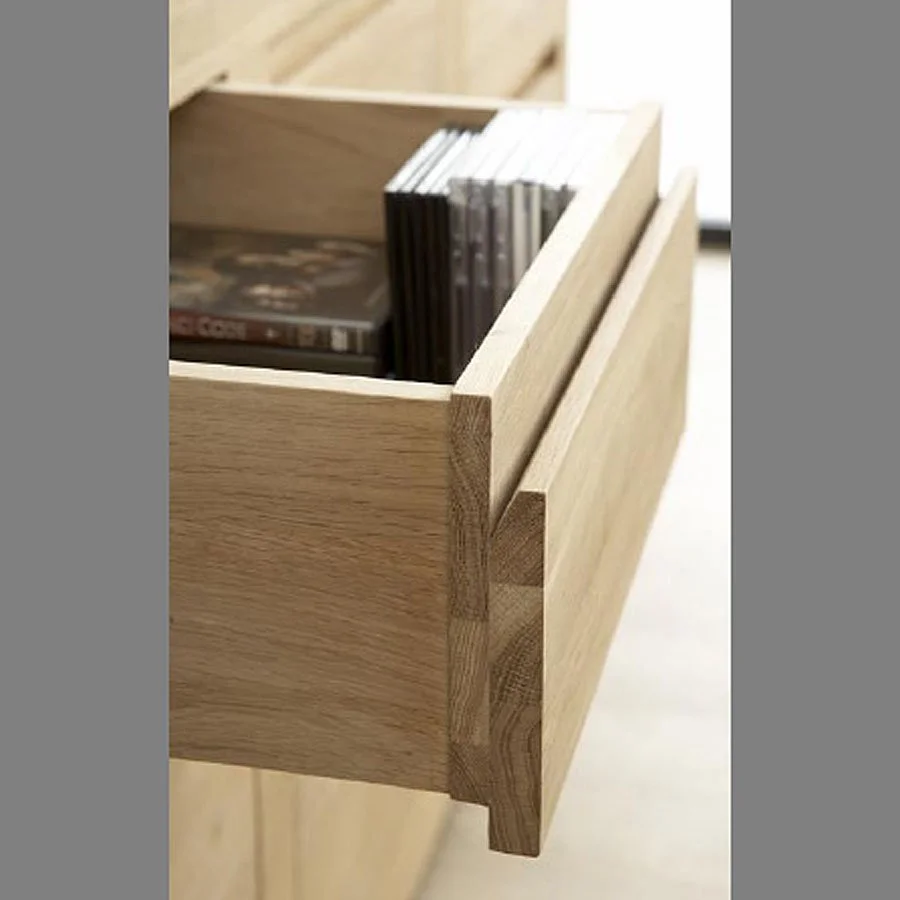 flat-oak-ethnicraft_oak flat detail schublade.jpg