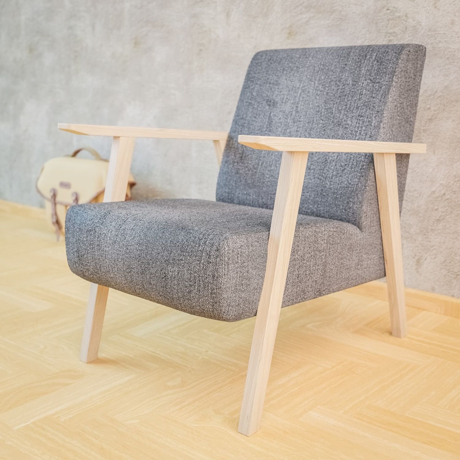 MAX_CHAIR.jpg