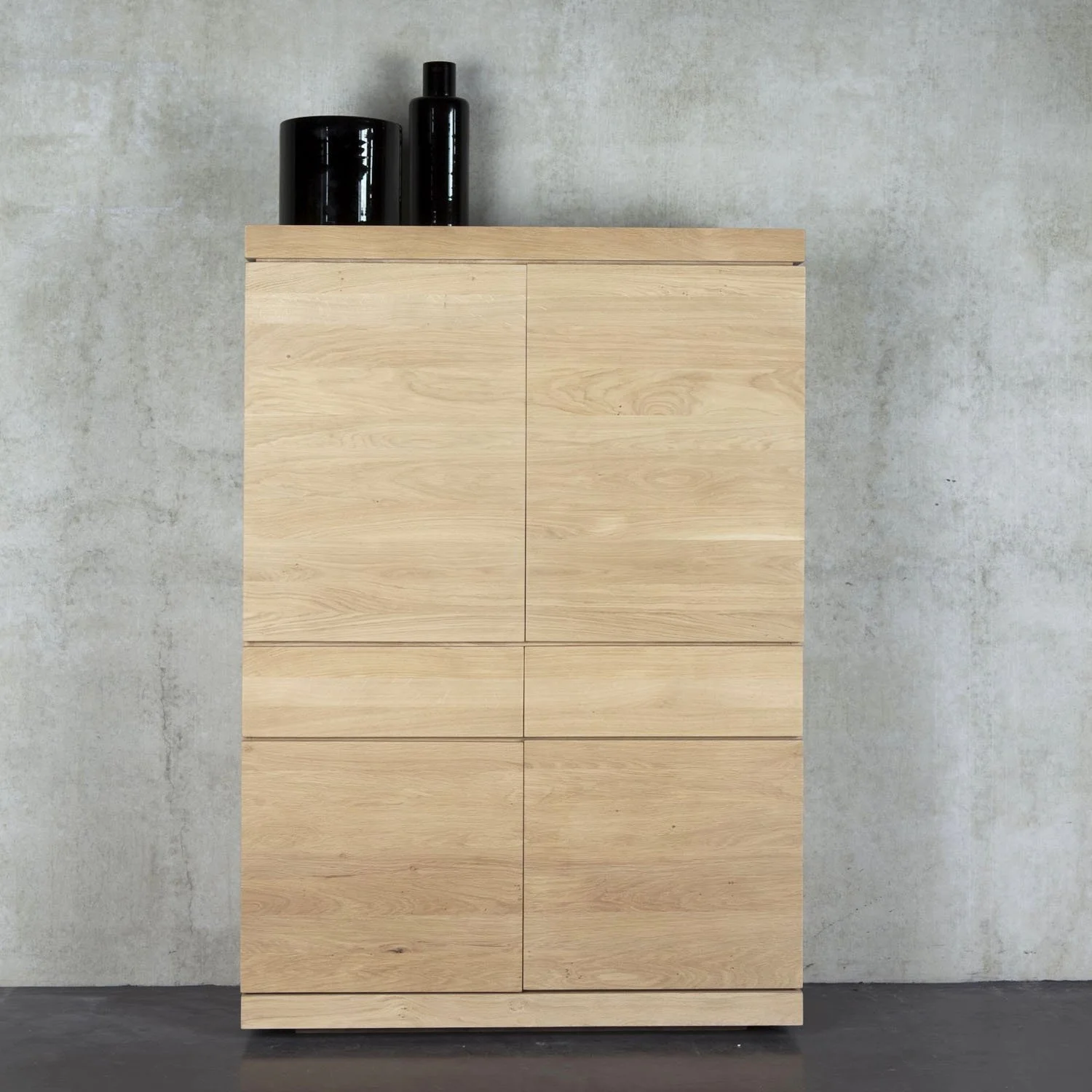 1051396-Ethnicraft-Eiche-Schrank-Burger-4-Türen-2-Schubladen-110x45x160_02.jpg