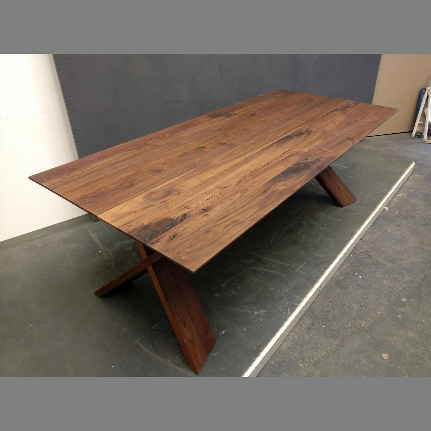Nouvion-Tisch-Platte-4 FussM-Nussbaum.jpg