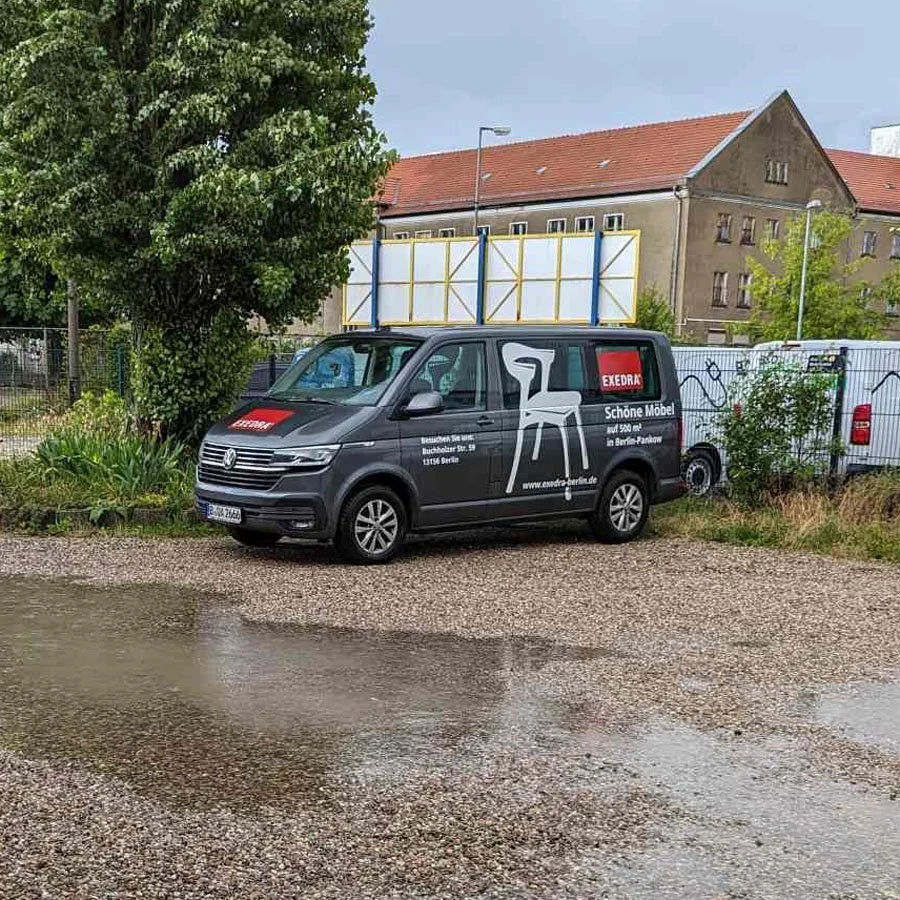 2023-Auto-Exedra-mit-Werbung.jpg