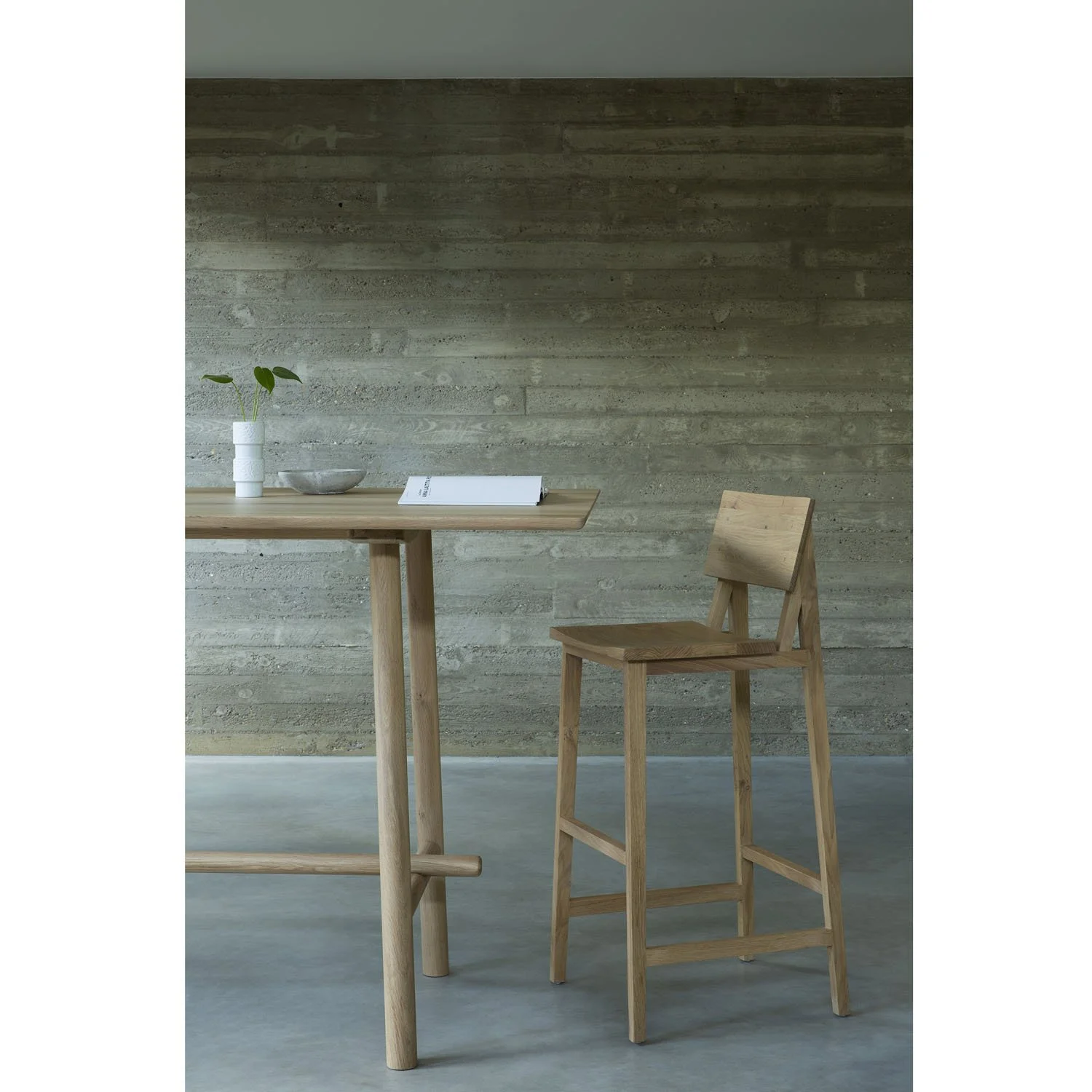 50006 50688 Oak Profile meeting table and N4 bar stool.jpg