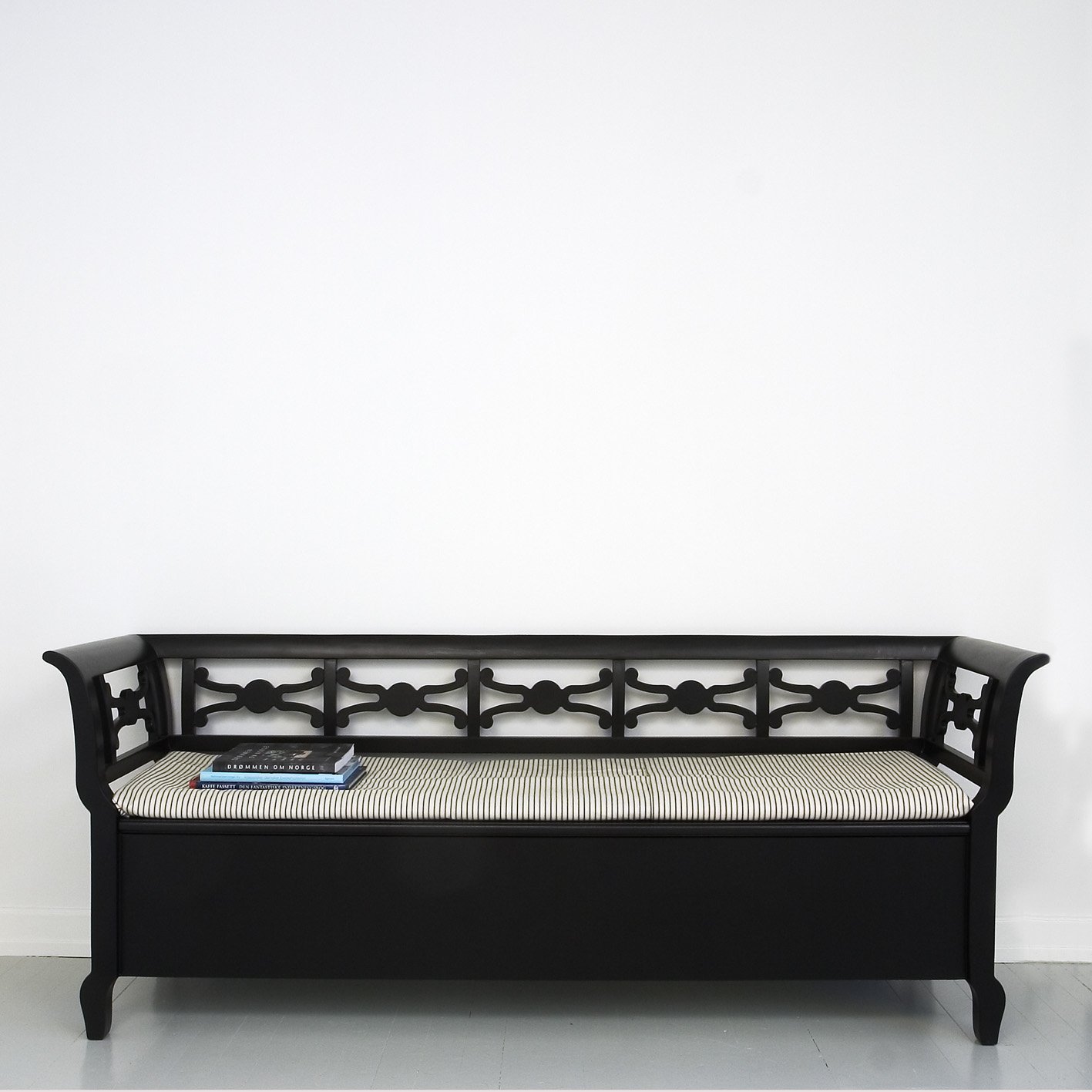 oliver-furniture_081121.jpg