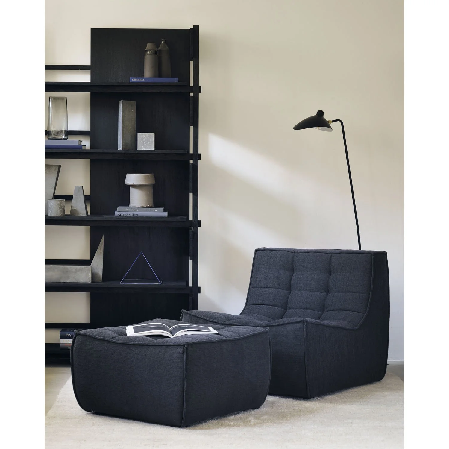 20226_Sofa_N701_footstool_graphite_20222_Sofa_N701_1_seater_graphite_10117_Teak_Abstract_black_rack_21754_Dunes_knot_rug_sand_WEB.jpg