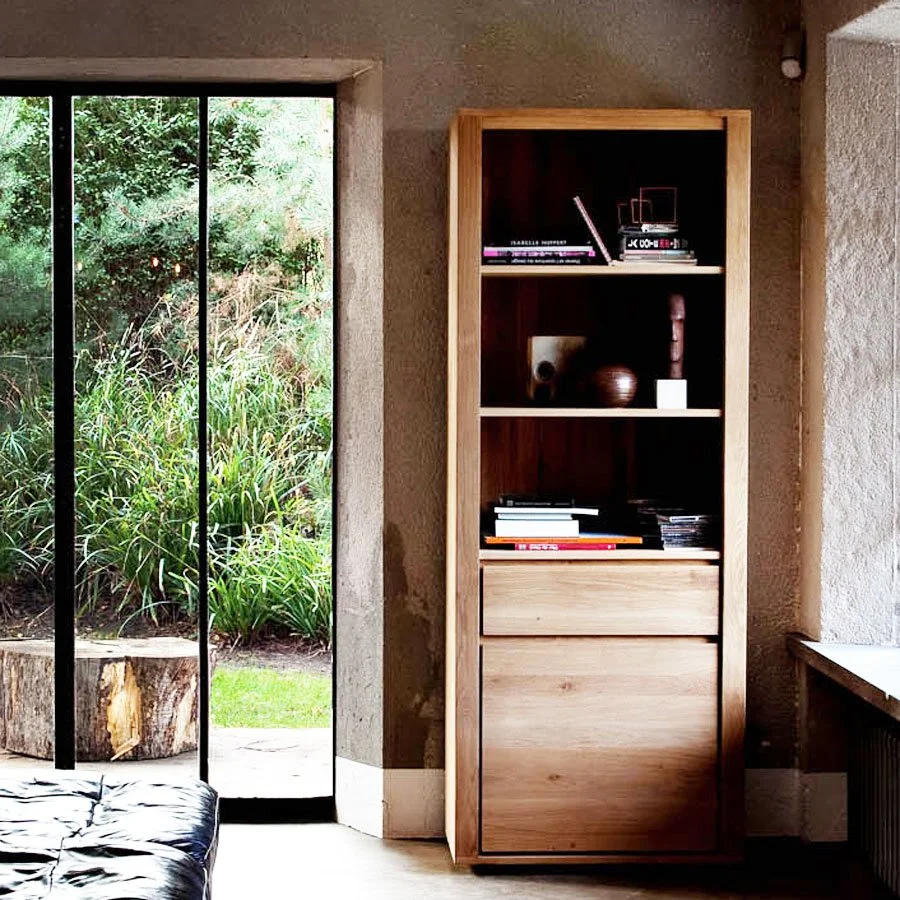 ethnicraft-_Oak-Shadow-book-rack.jpg