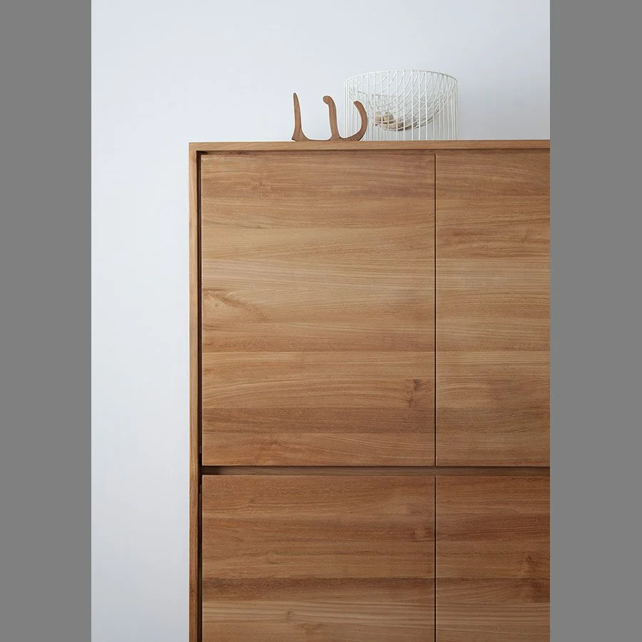 1015311-Ethnicraft-Teak-Schrank-Essential-4-Türen-117x47x160_02.jpg