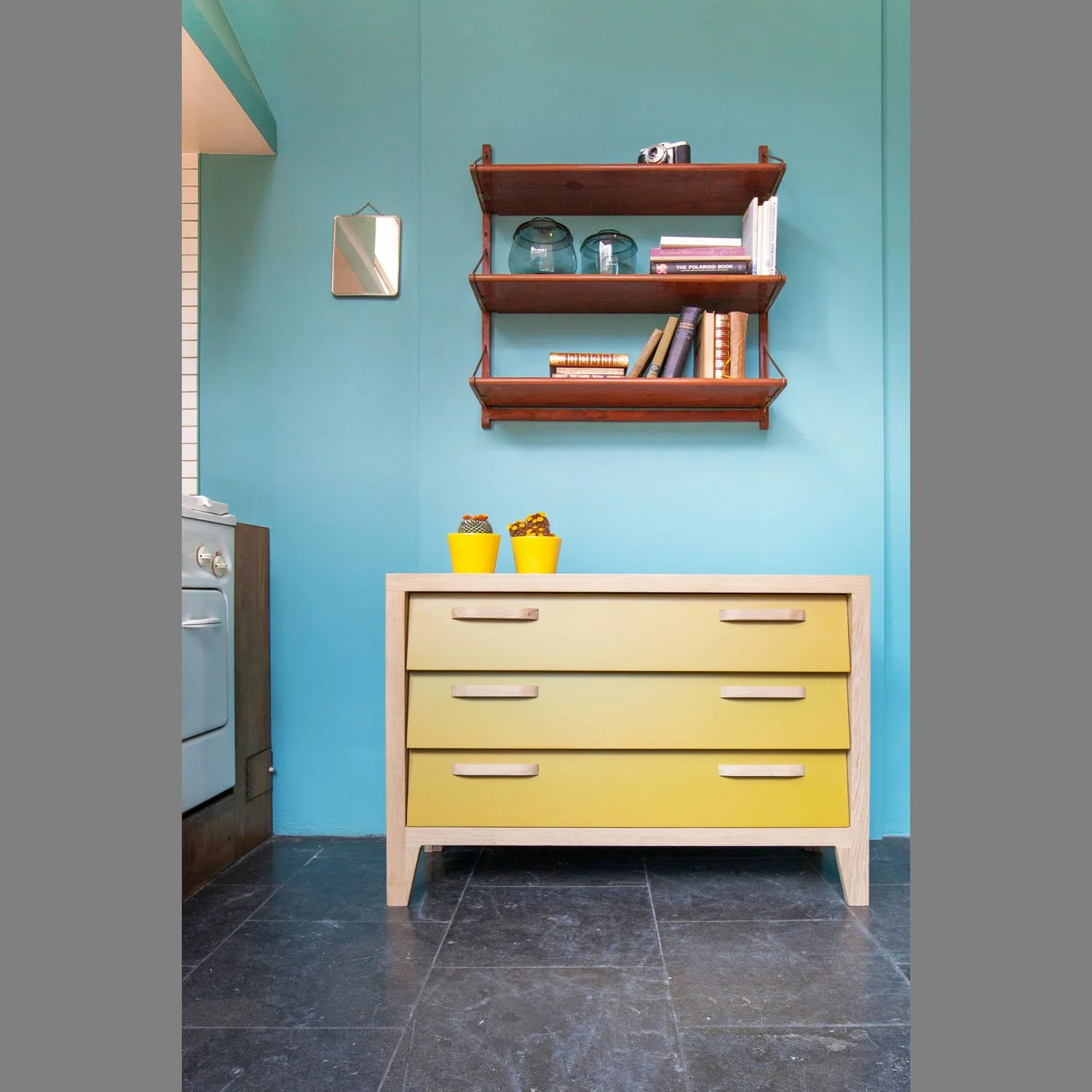 1045032-Ethnicraft-Eiche-Kommode-60's-3-Schubladen-Curry-100x40x75_01.jpg