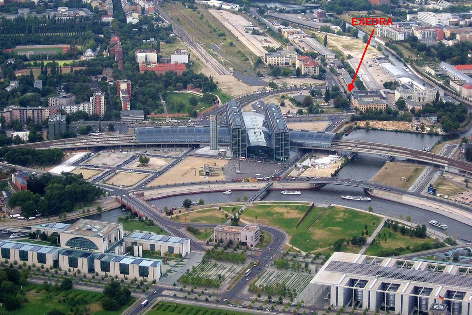 Berlin Hauptbahnhof 2006 Exedra Möbel