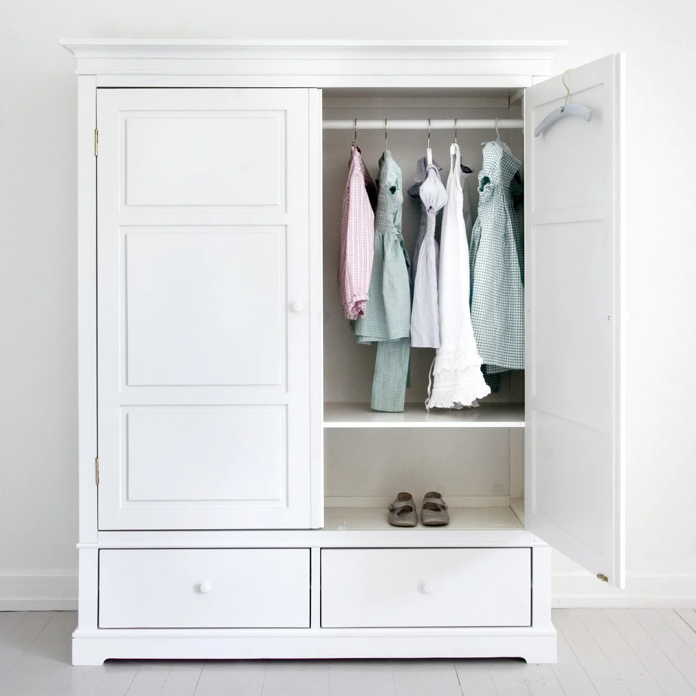 oliver-furniture_021314.jpg