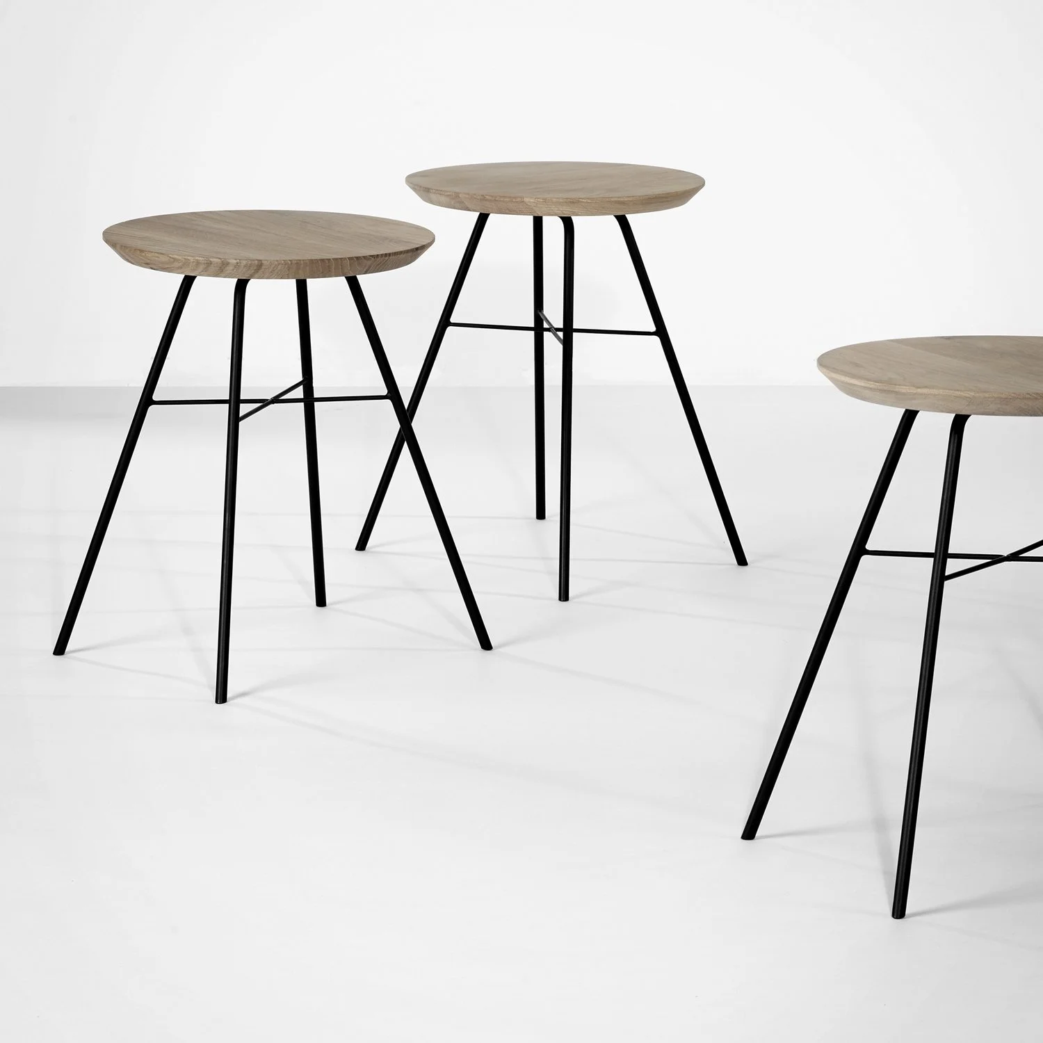 ethnicraft_1026614 Disc stool - Oak_02.jpg