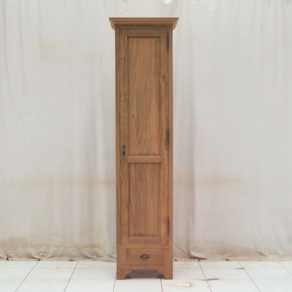 2017-schmaler Schrank-01.JPG