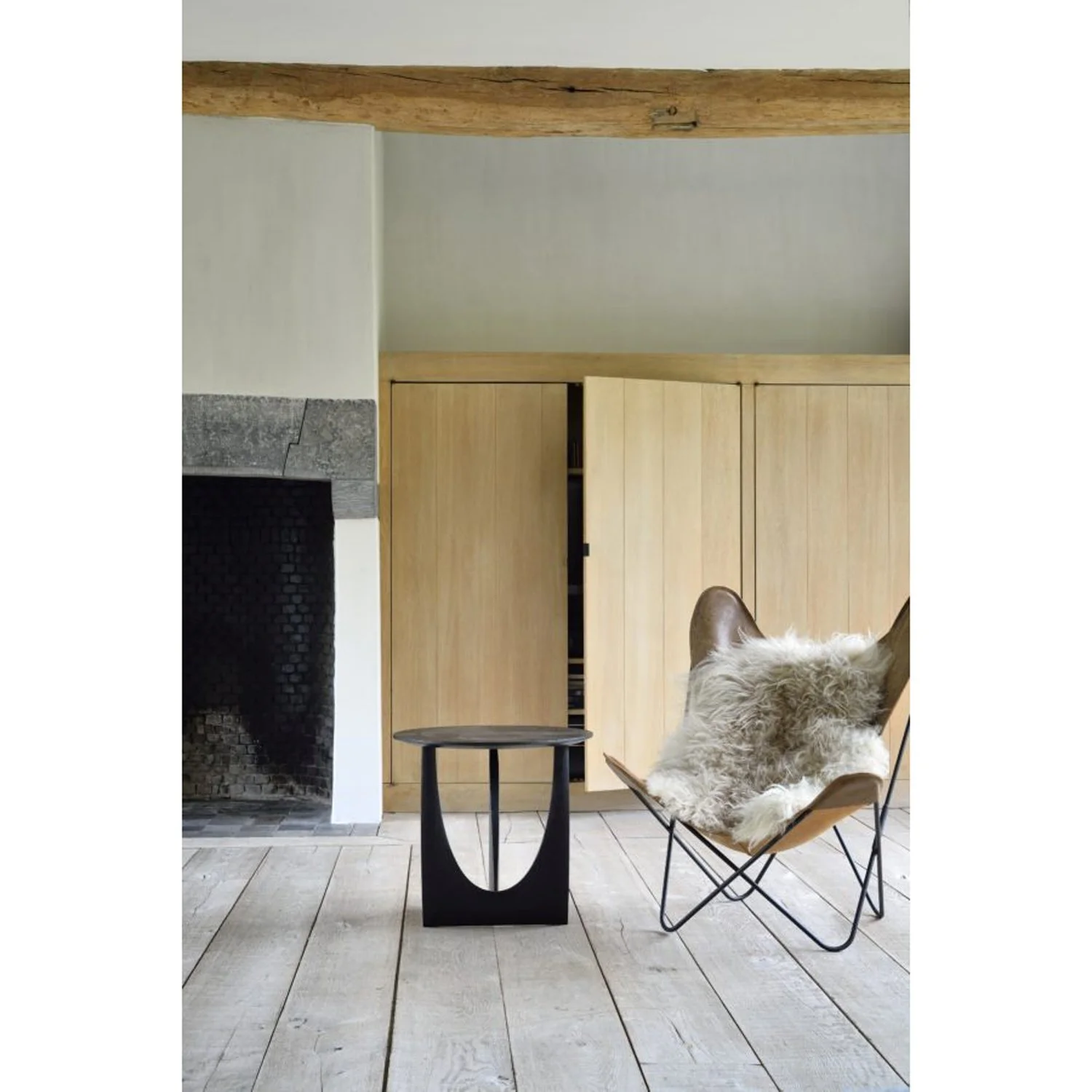 50536-Geometric-side-table-oak-black-3-01.jpg
