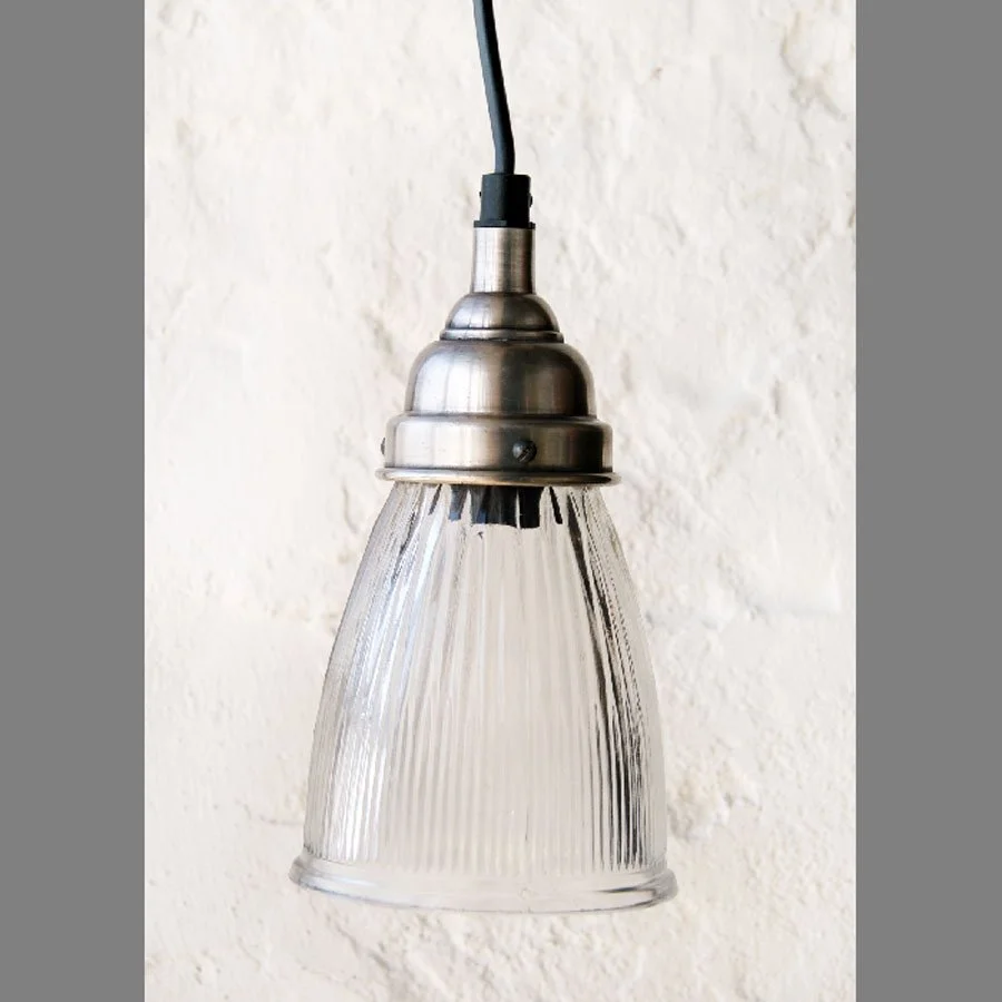 Braxton_3251409 Glaslampe geriffelt klein.jpg