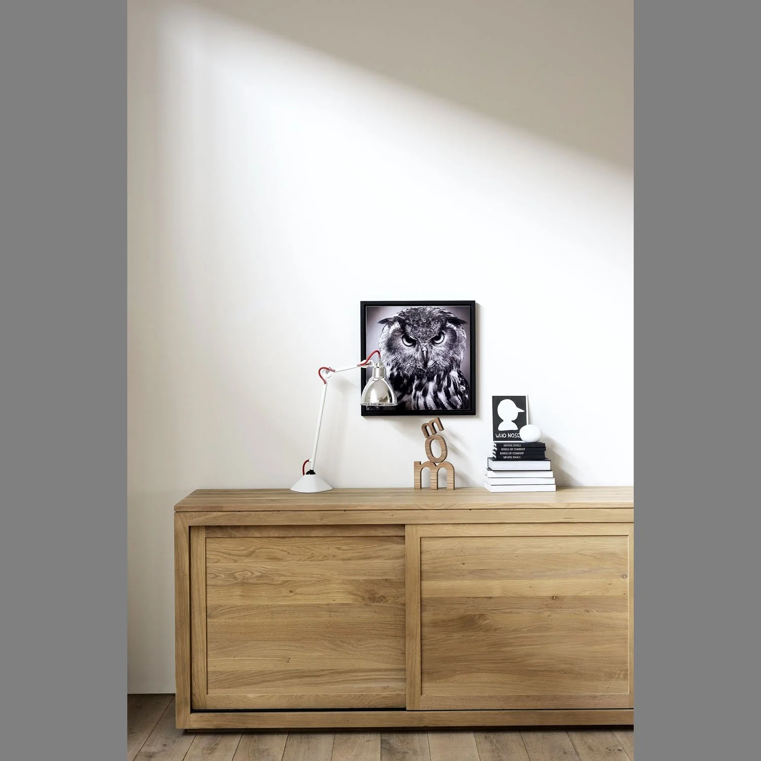 1051162-Ethnicraft-Eiche-Sideboard-Pure-3-Schiebetüren-200x47x80_03.jpg