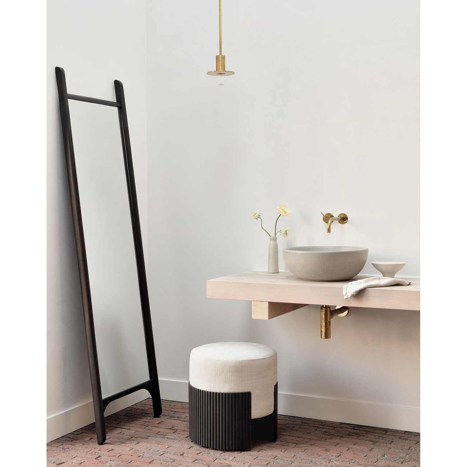 29781_PI_floor_mirror_35040_Roller_max_pouf_WEB.jpg