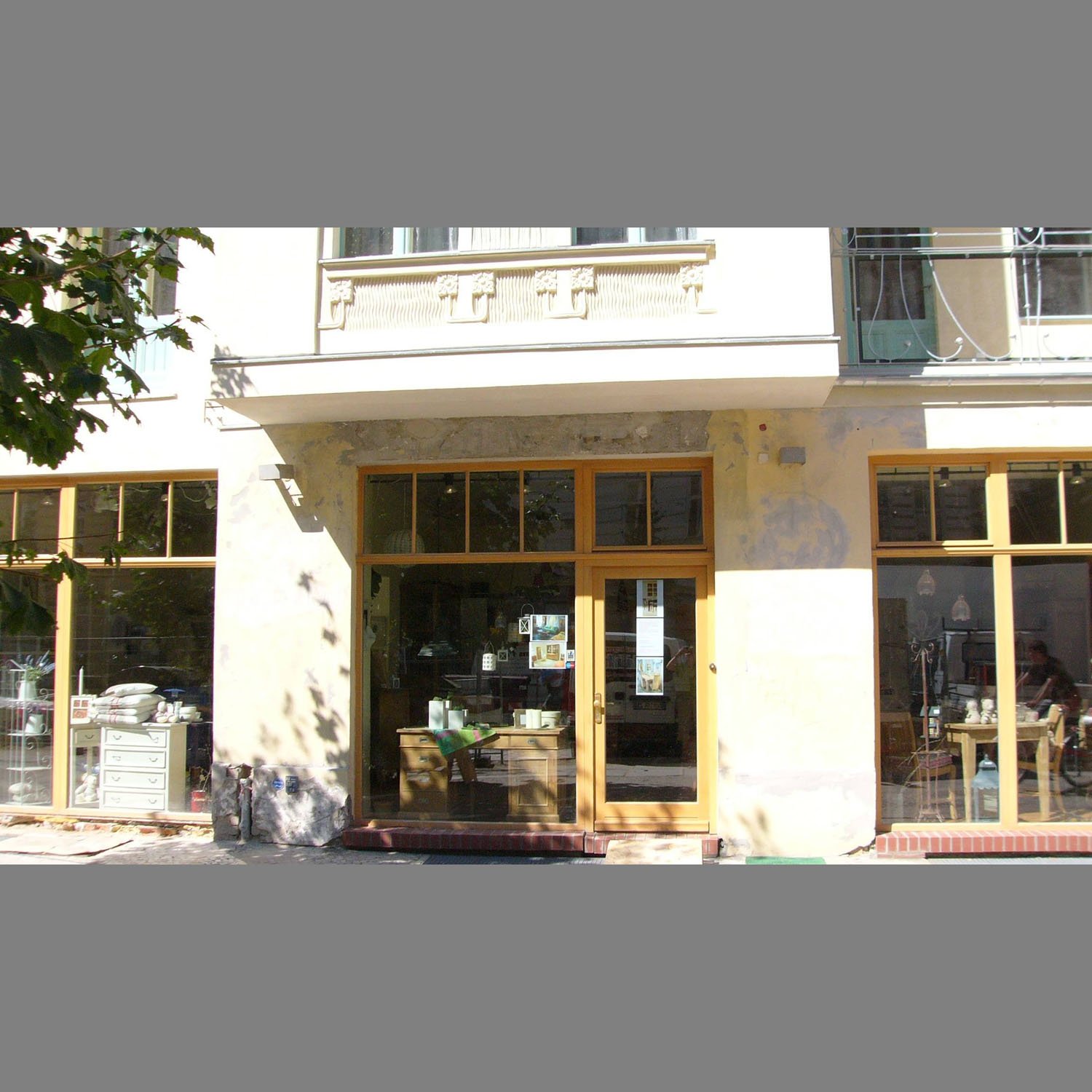 2006-Exedra-Ryke-Front.jpg