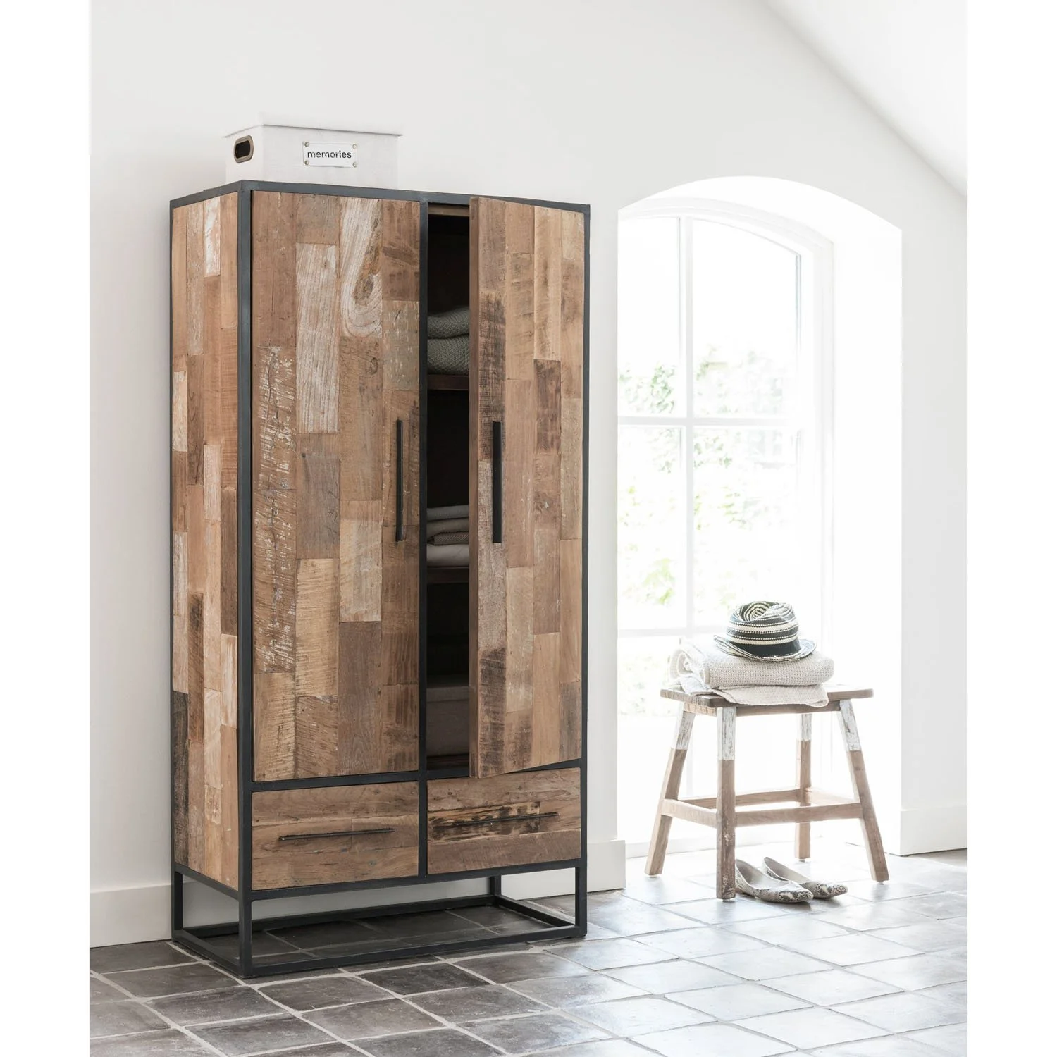 D-Bodhi_UR 620050 Urban cupboard low_sf1.jpg