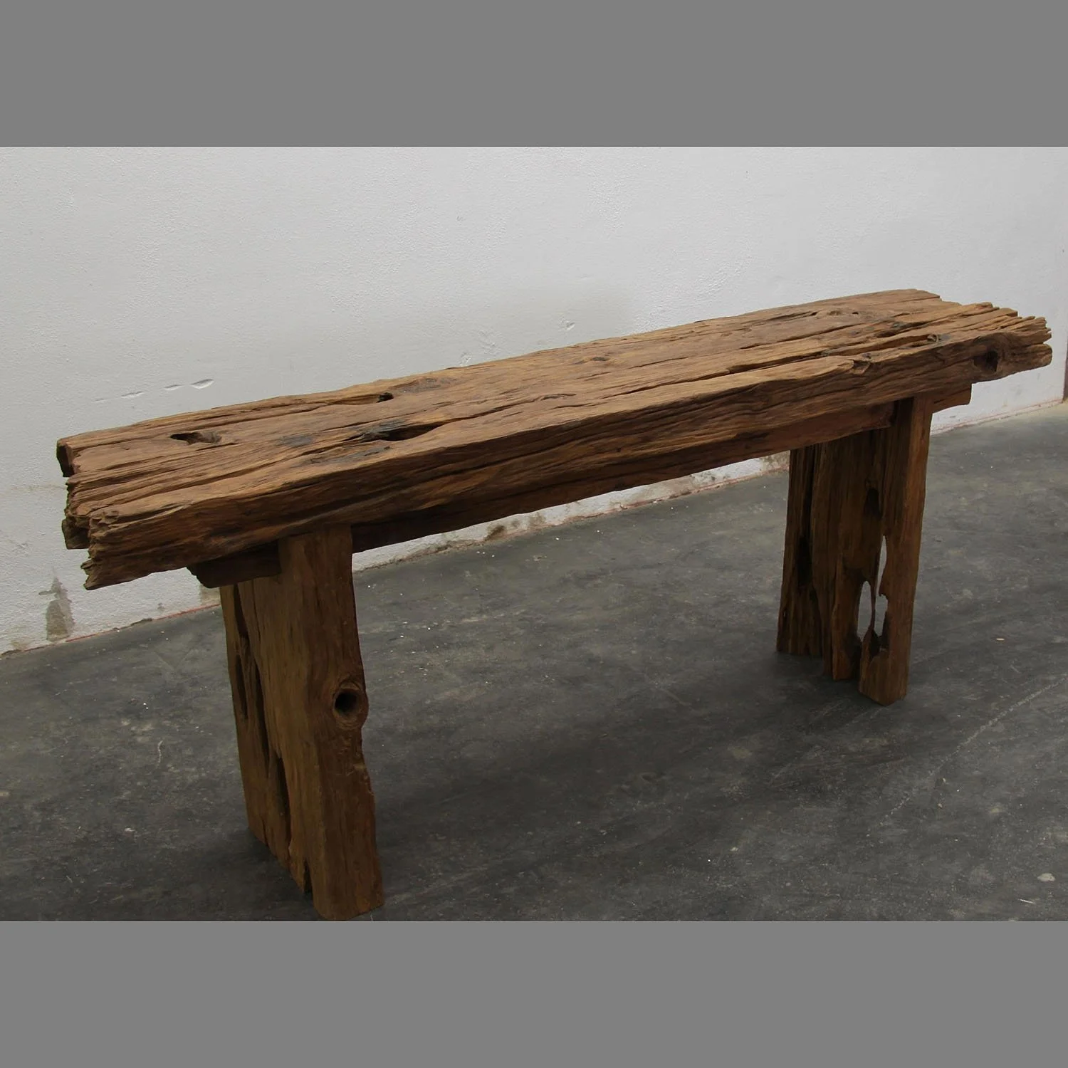 JenE-sidetable-baumstamm.jpg