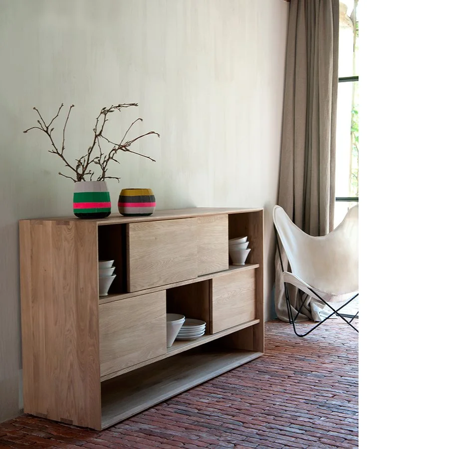1051443-Ethnicraft-Eiche-Regal-Nordic-4-Schiebetüren-160x46x92_02.jpg