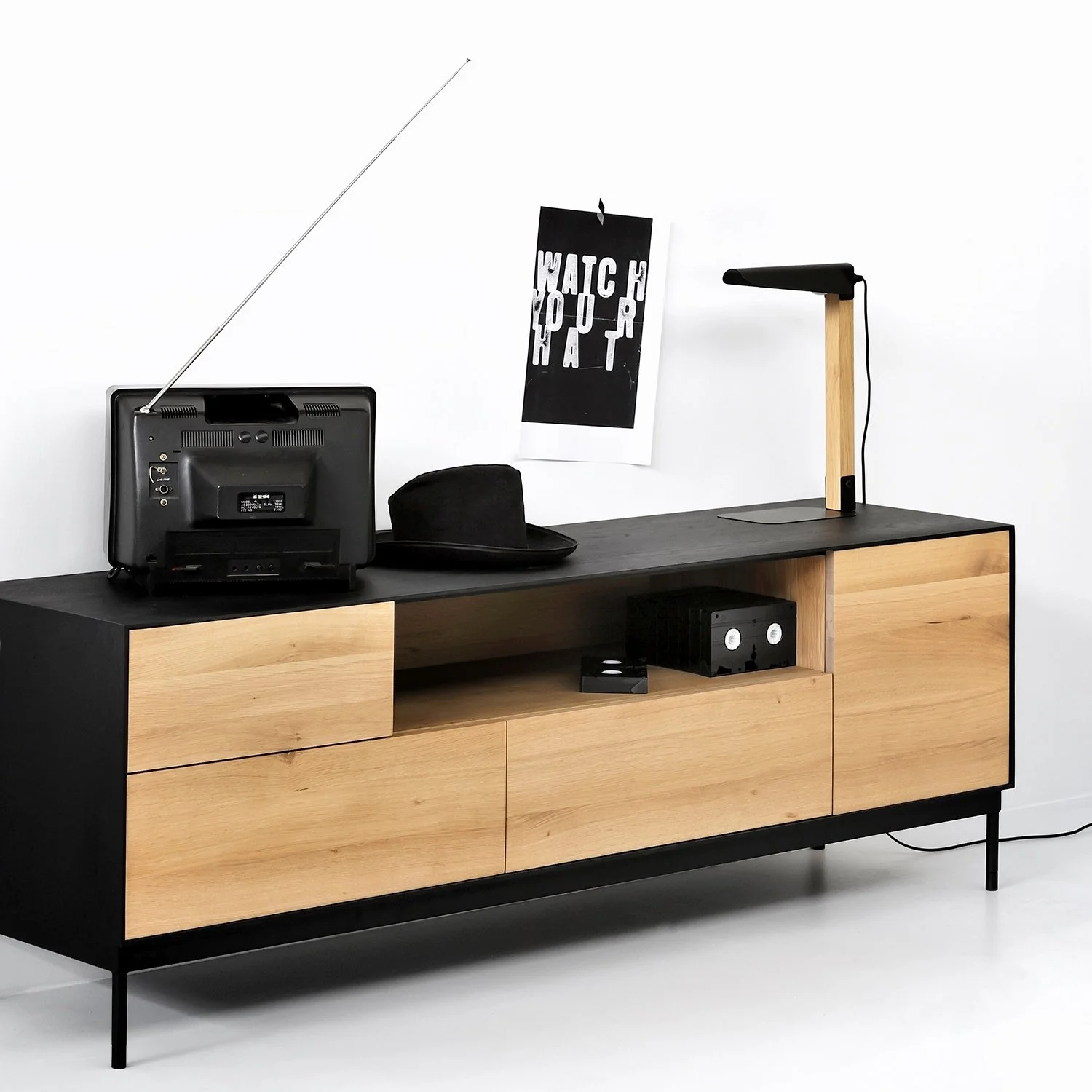 1051473 Oak Blackbird TV cupboard (2).jpg