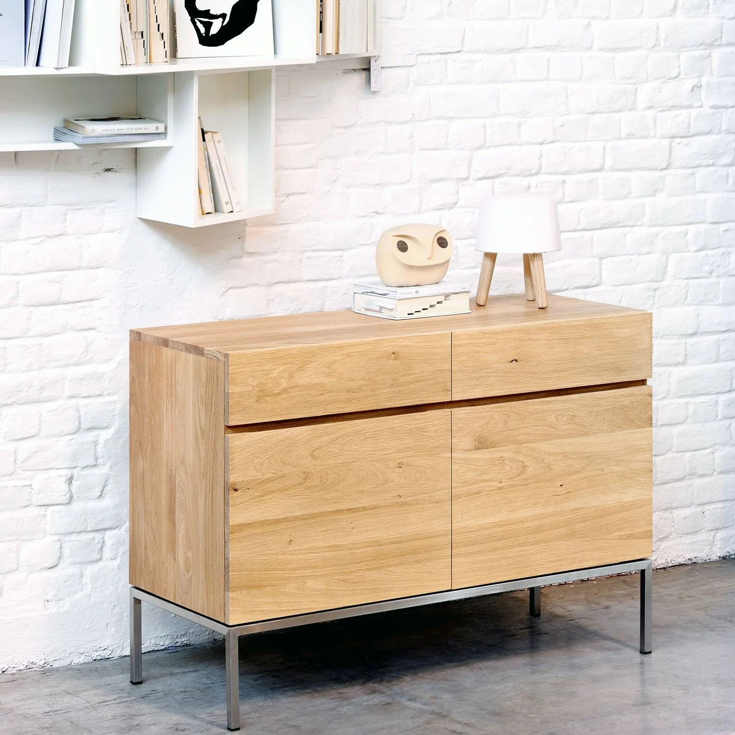 1050949-Ethnicraft-Eiche-Sideboard-Ligna-2-Türen-2-Schubladen-110x45x78_01.jpg