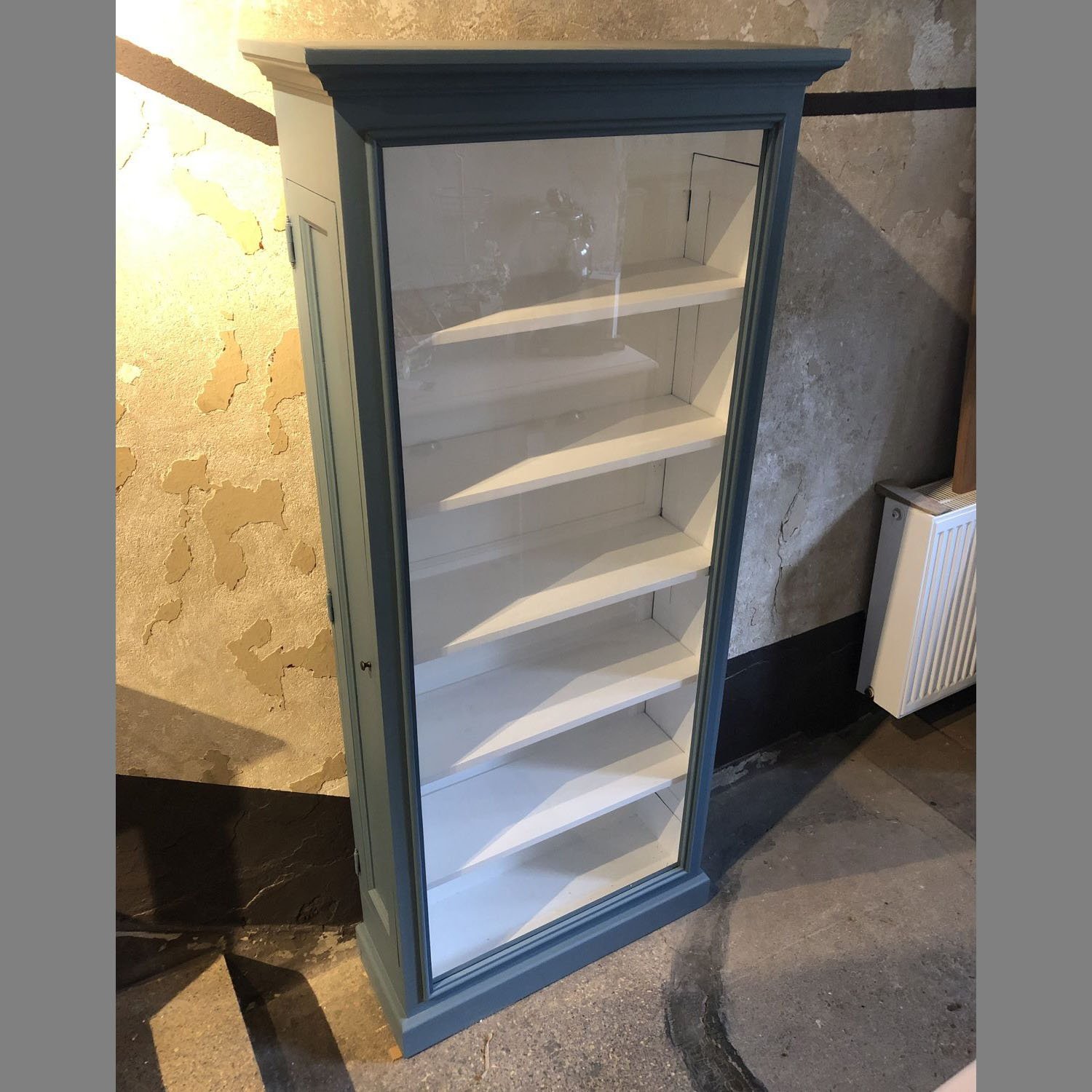 2019-45D622-Vitrine-Collector-05.jpg