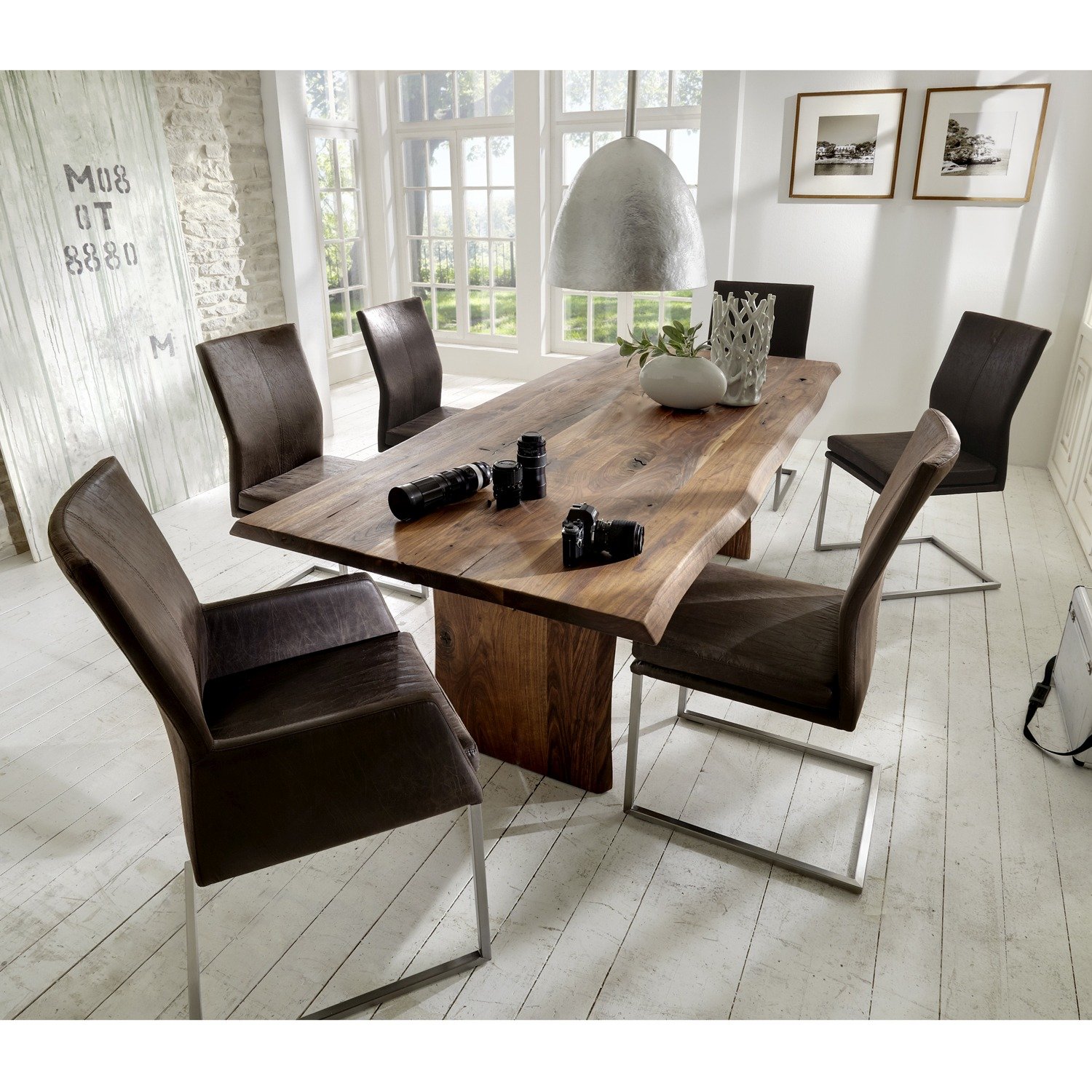 Nouvion-Gruppe-114-Tisch-Nussbaum-H-Square-Stuhl-Freischwinger.jpg