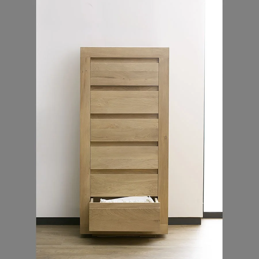 1051086-Ethnicraft-Eiche-Kommode-6-Schubladen-60x50x130_01.jpg