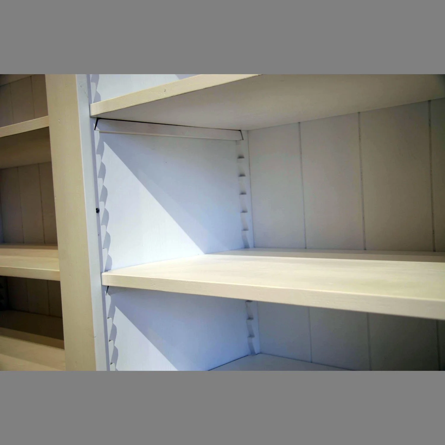 2008-weisser-Buecherschrank-09.jpg