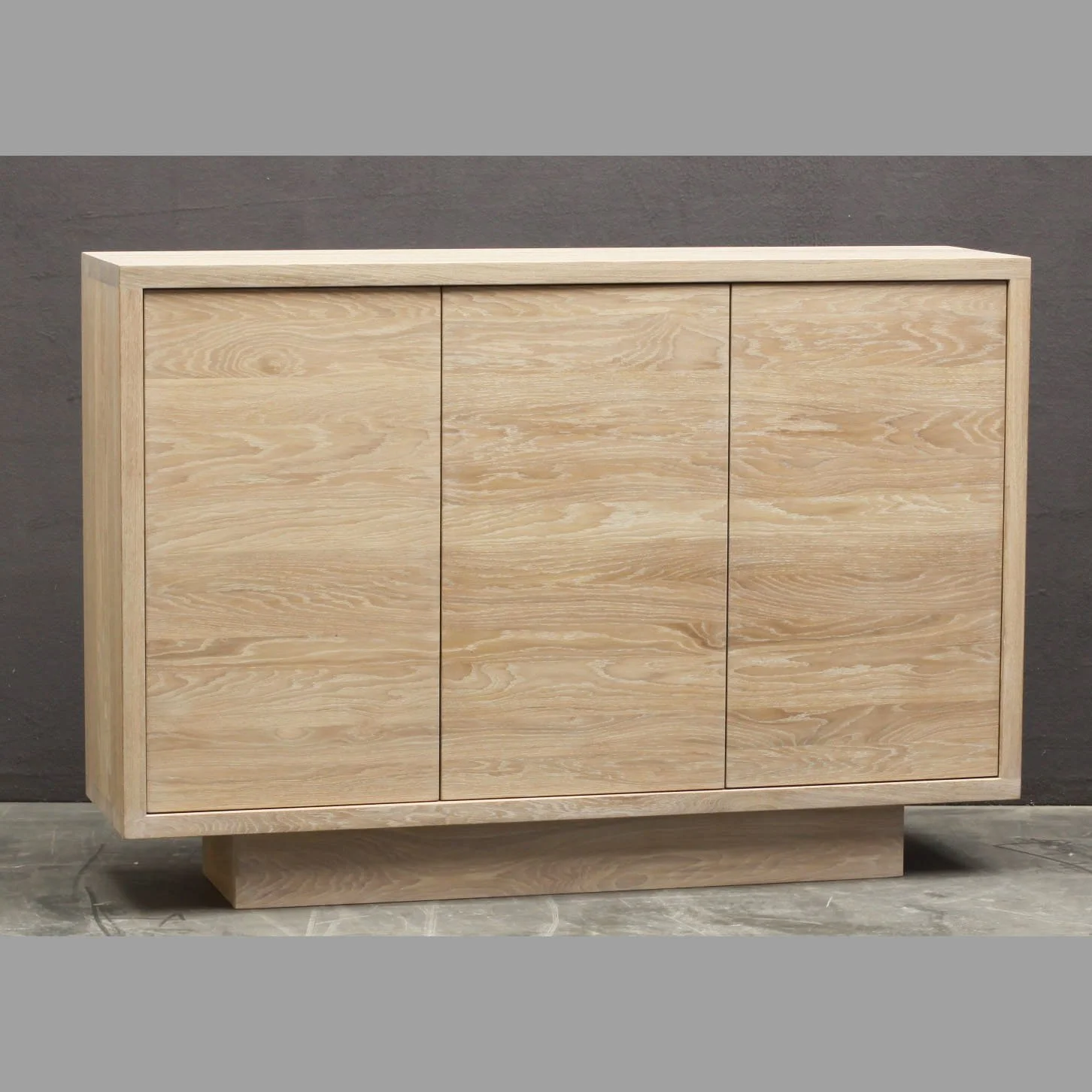 2017-Sideboard-3-Doors-01.jpg