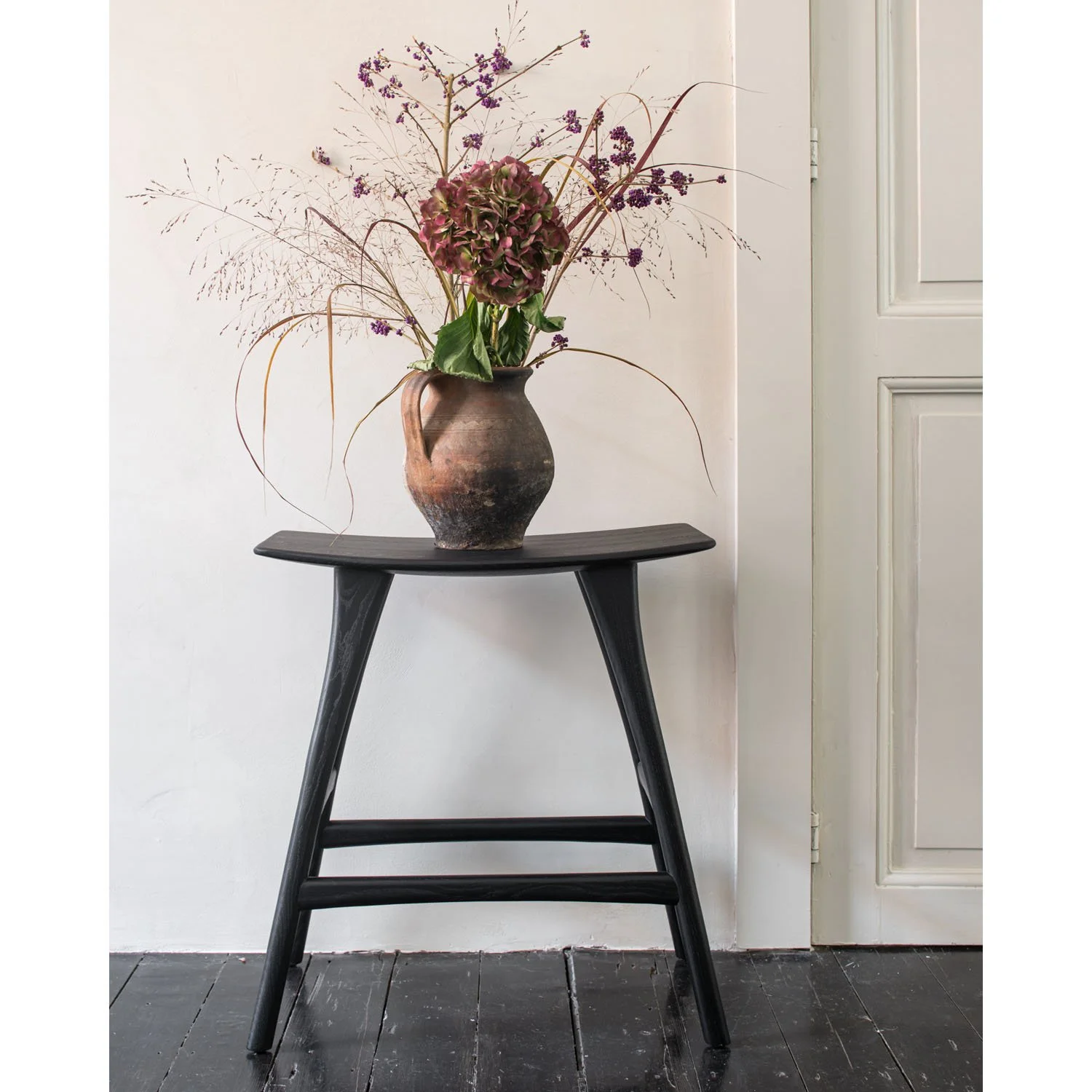 ethnicraft_53039_53045_Oak_Osso_black_counter_stool_WEB.jpg