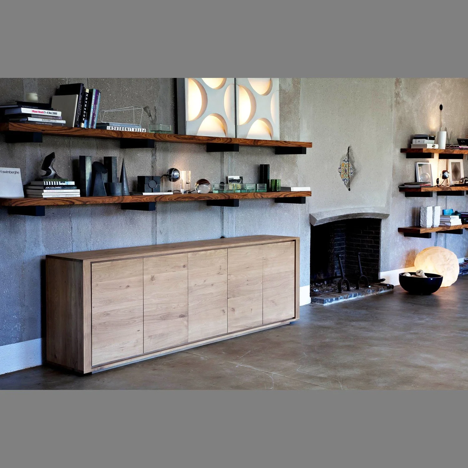 1051373-Ethnicraft-Eiche-Sideboard-Shadow-5-Türen-250x45x83,5_01.jpg