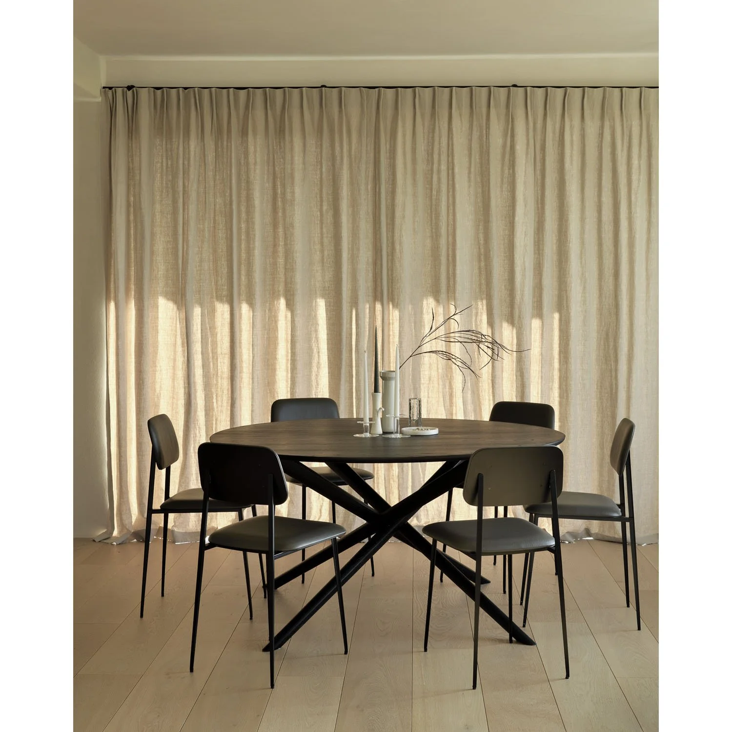 50547_Mikado_dining_table_60088_DC_dining_chair_WEB.jpg