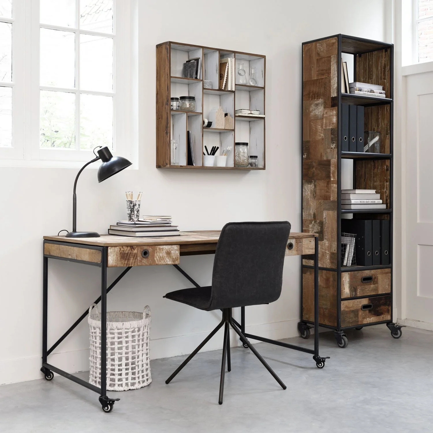 D-Bodhi_PU 760012 Pure Writing desk-Loire-MrPostman_sf1_DTP.jpg