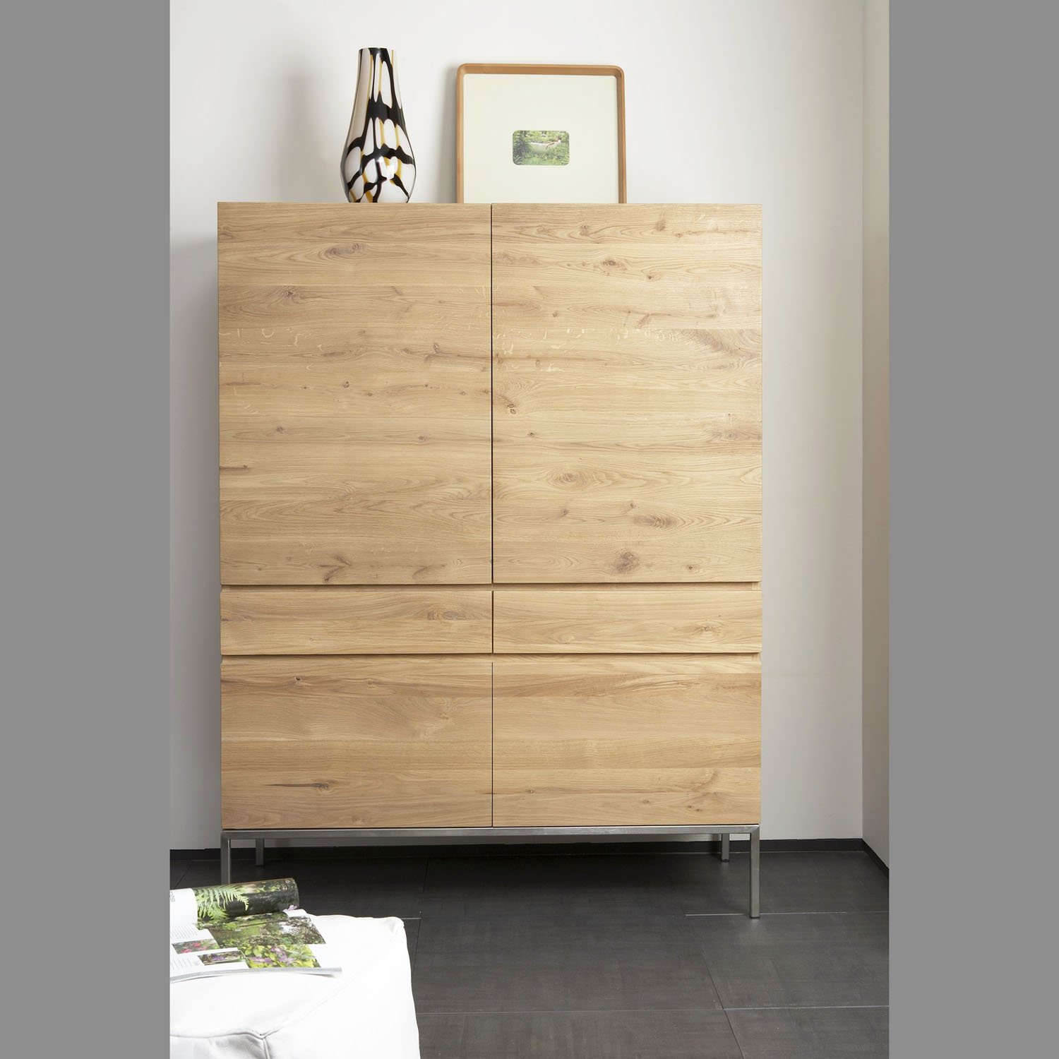 Ligna-oak-ethnicraft_1050954-Ethnicraft-Eiche-Geschirrschrank-Schrank-Ligna-4-Türen-2-Schubladen-110x50x162_02.jpg