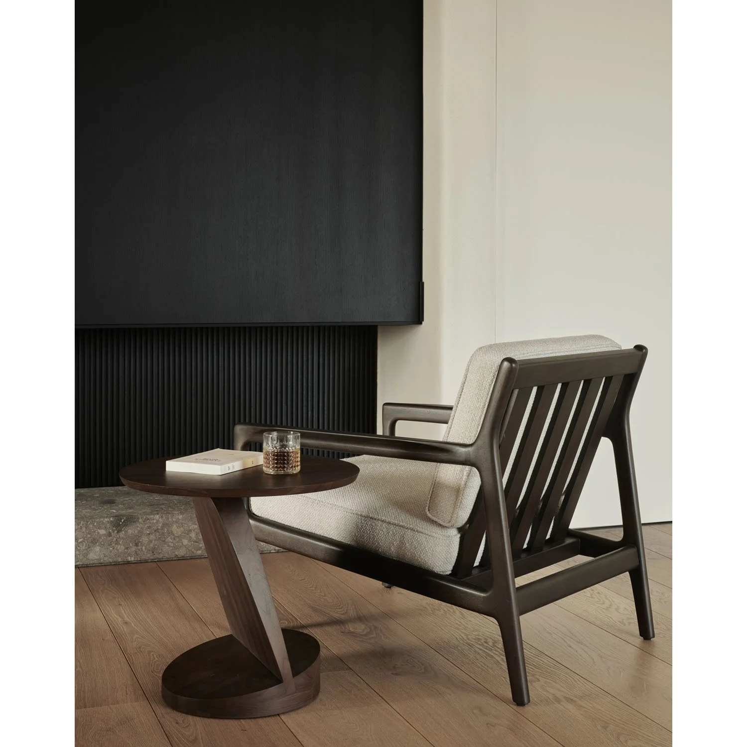35102_Jack_lounge_chair_10186_Oblic_side_table_WEB.jpg