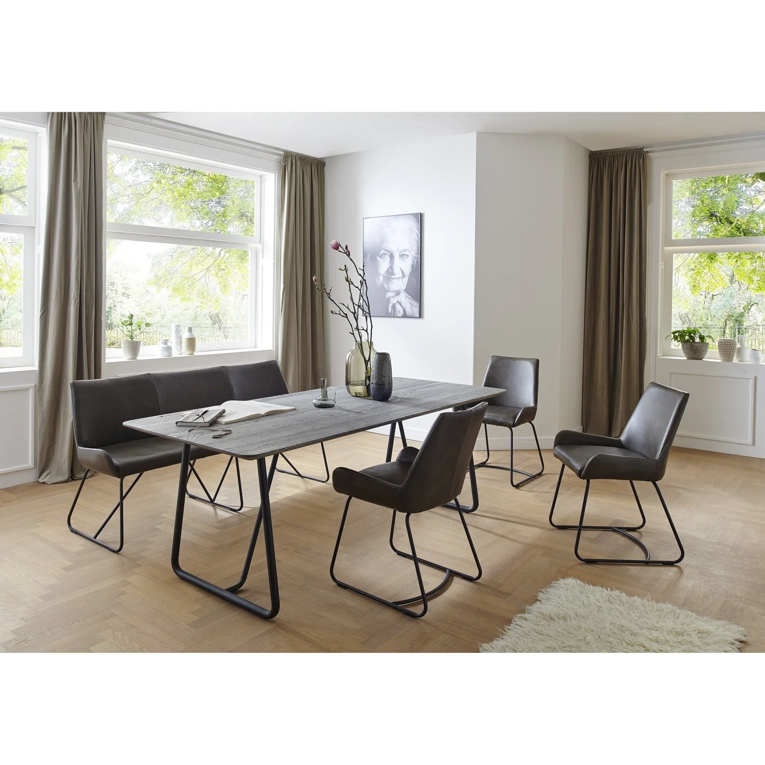 Nouvion-Gruppe-101-Tisch-Eiche-ZBU-Silvio-Bank-Stuhl.jpg