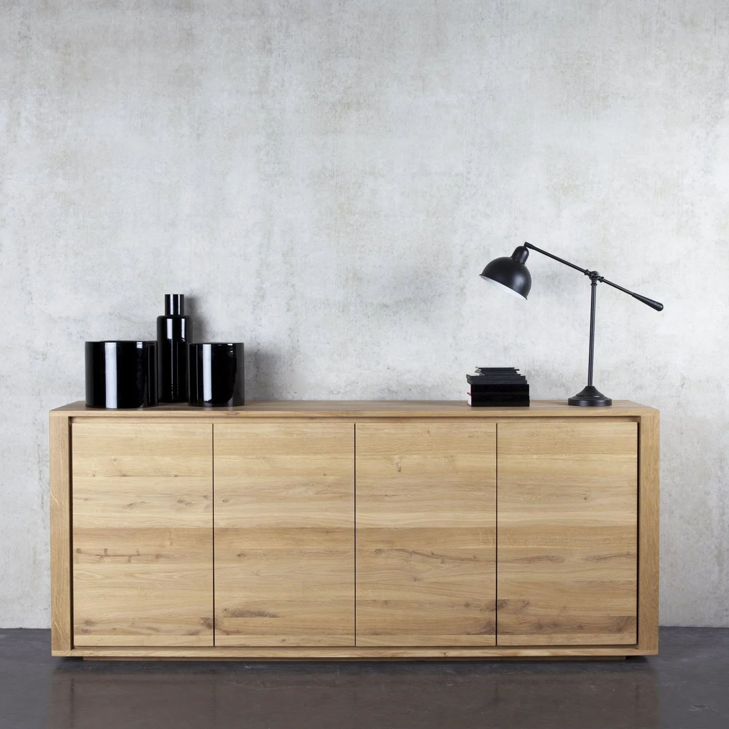 1051372-Ethnicraft-Eiche-Sideboard-Shadow-4-Türen-203x45x83,5_01.jpg